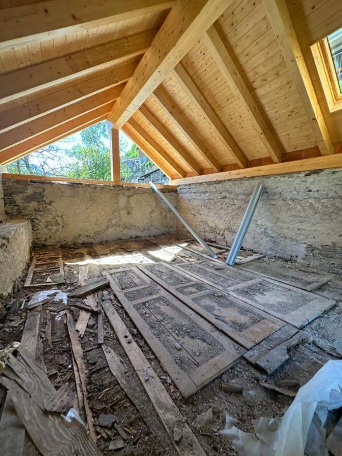 Transform a Raw Diamond: Core House on 4 Floors with Huge ... - Photo 2 of 11