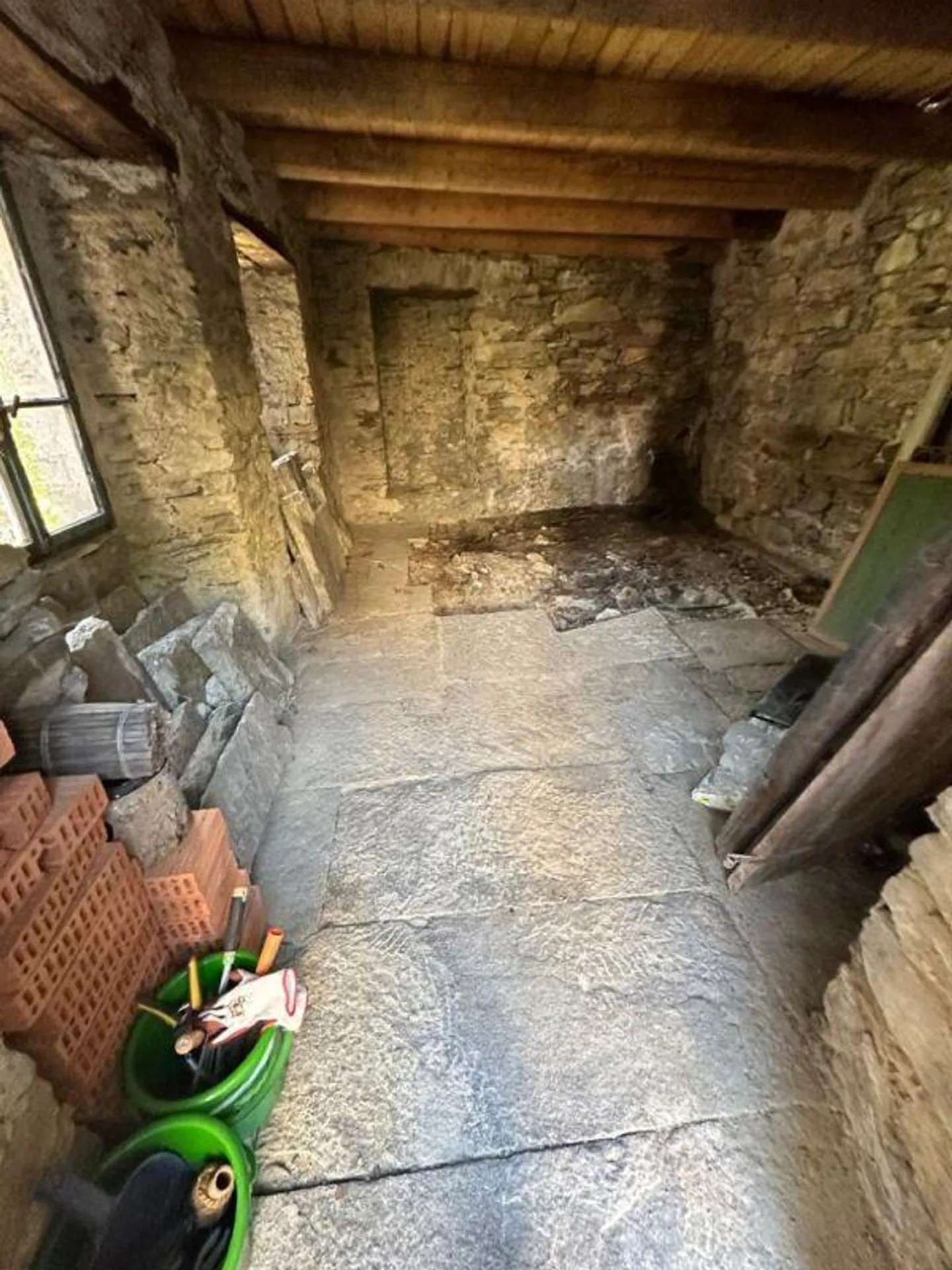 Transform a Raw Diamond: Core House on 4 Floors with Huge ... - Photo 9 of 11