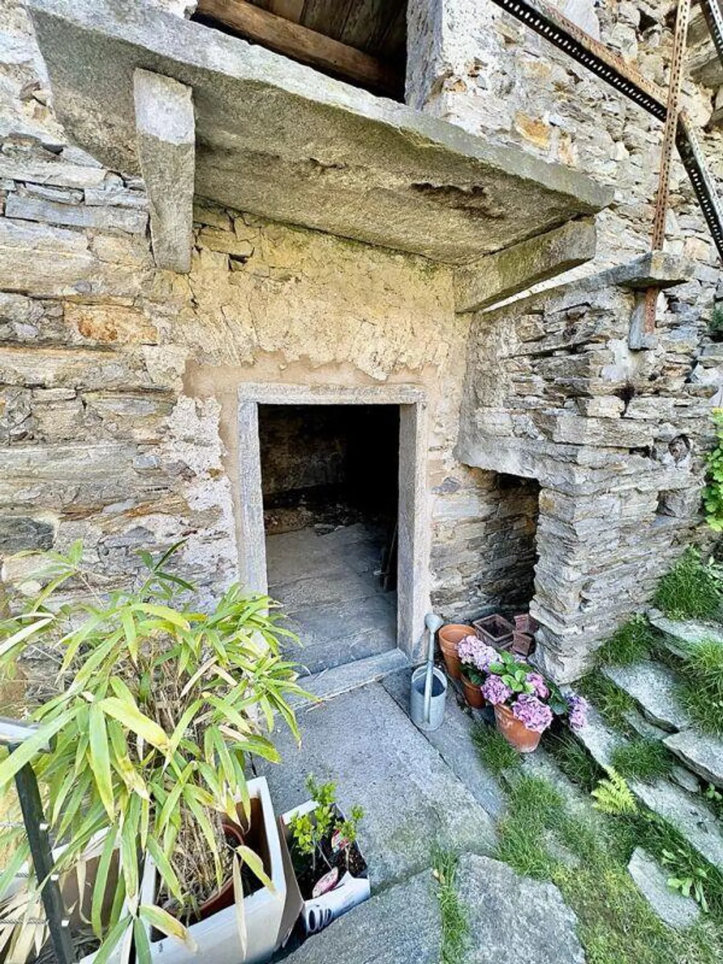 Transform a Raw Diamond: Core House on 4 Floors with Huge ... - Photo 11 of 11