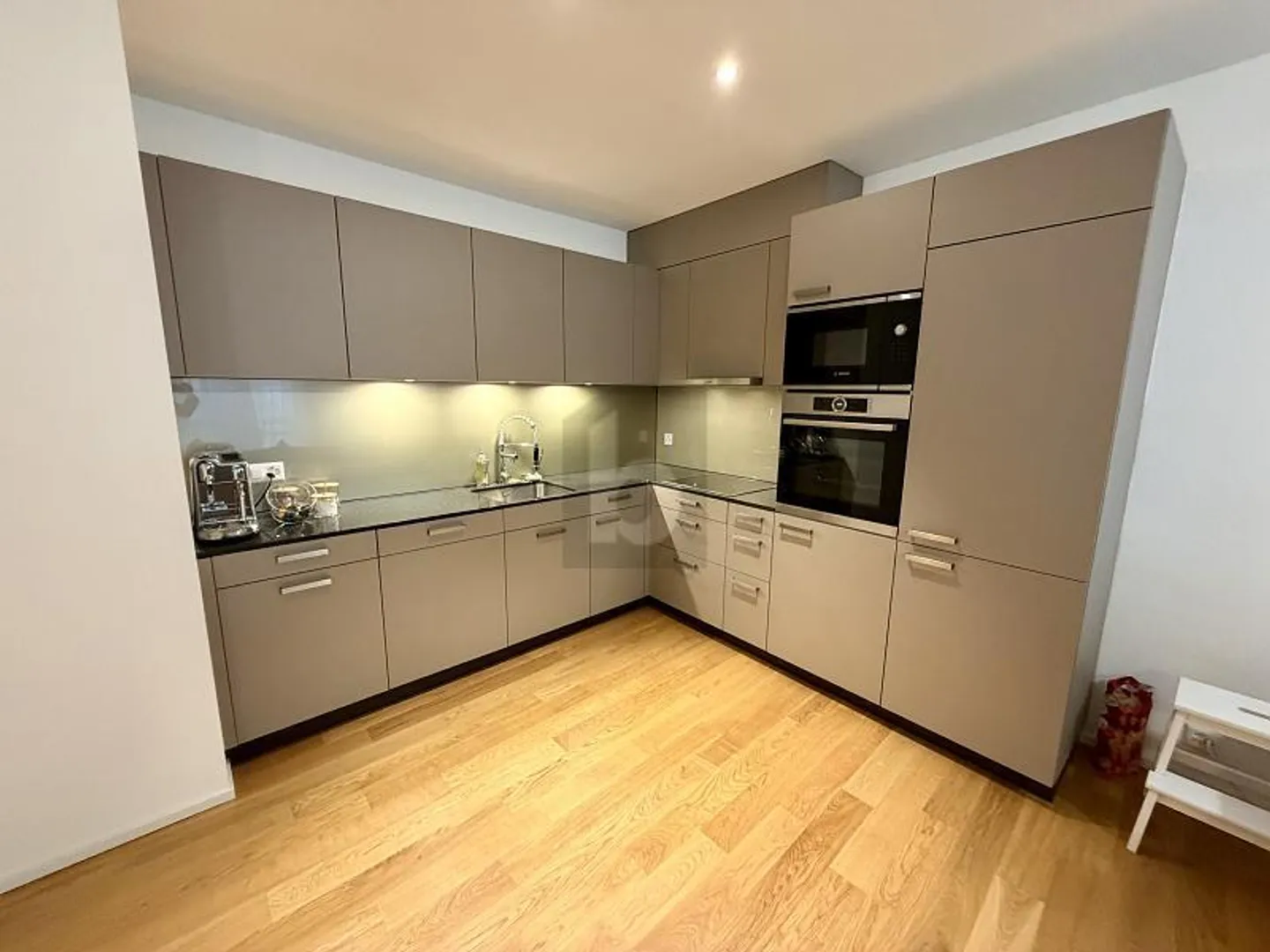 SPACIEUX ET LUMINEUX AVEC ASCENSEUR PRIVATIF - Photo 2 sur 6