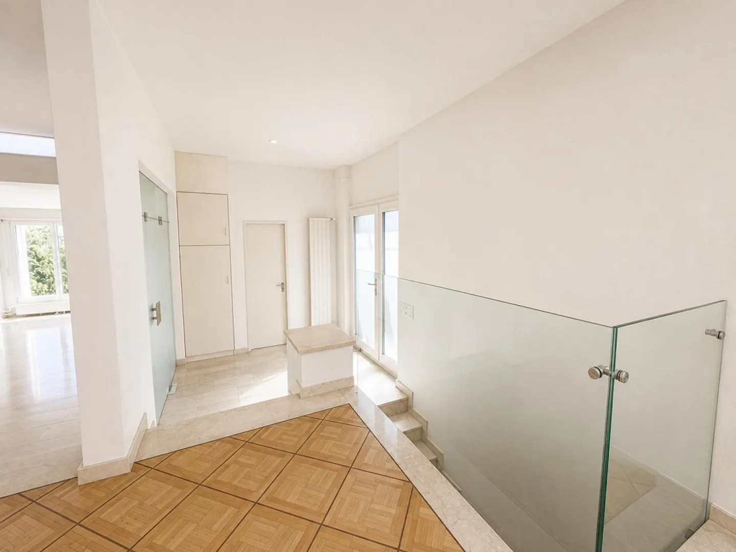 Living like in a single-family home – exclusive 5.5-room apartment with garden - Photo 2 of 15