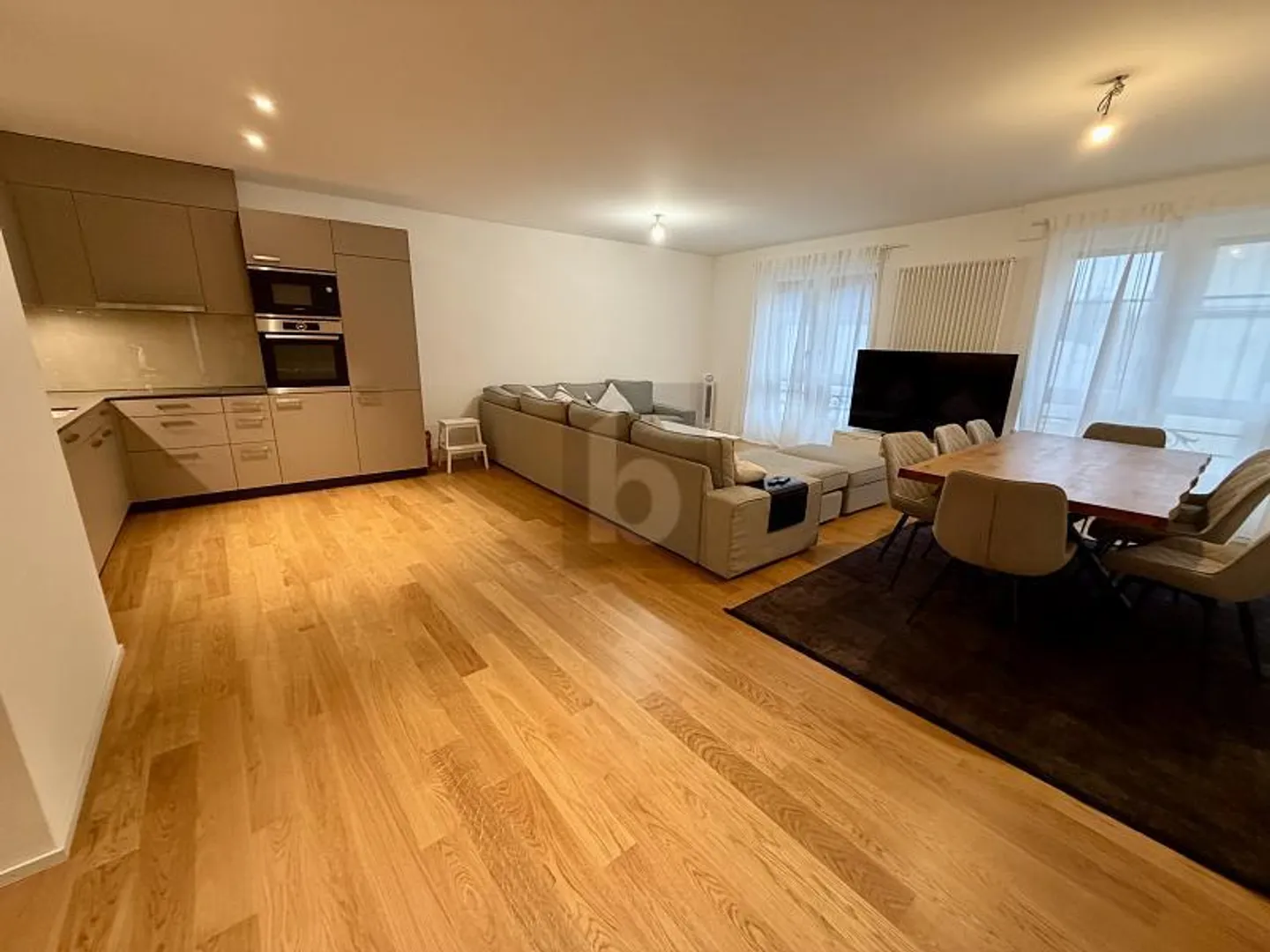 SPACIEUX ET LUMINEUX AVEC ASCENSEUR PRIVATIF - Photo 1 sur 6