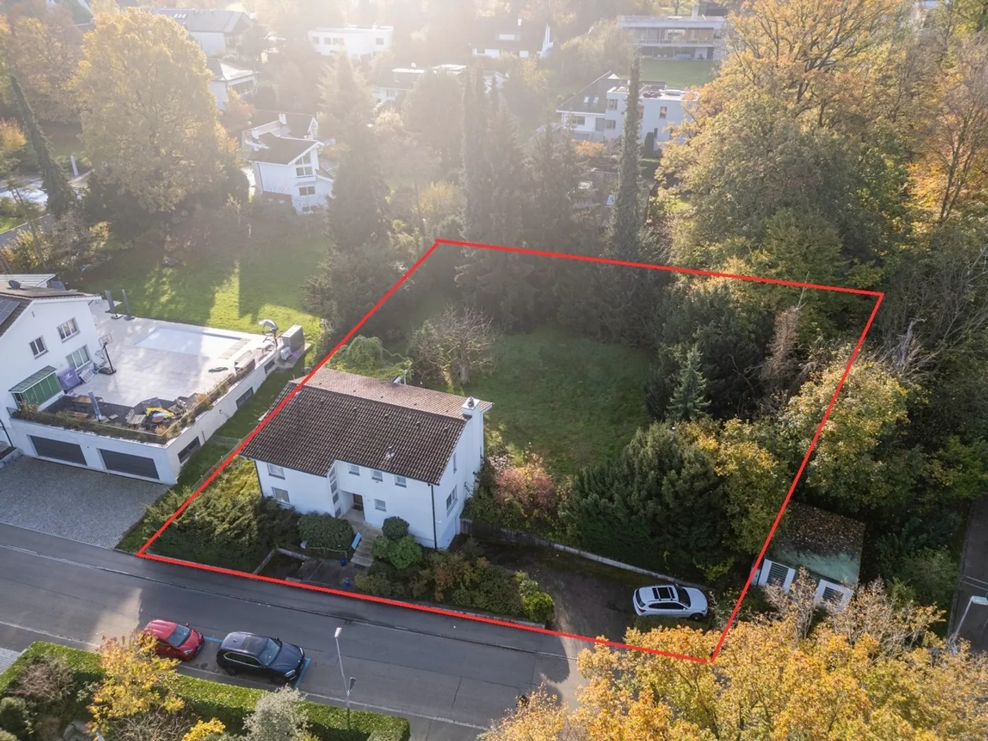 Large plot for only 1 large, luxurious single-family home - Photo 5 of 8