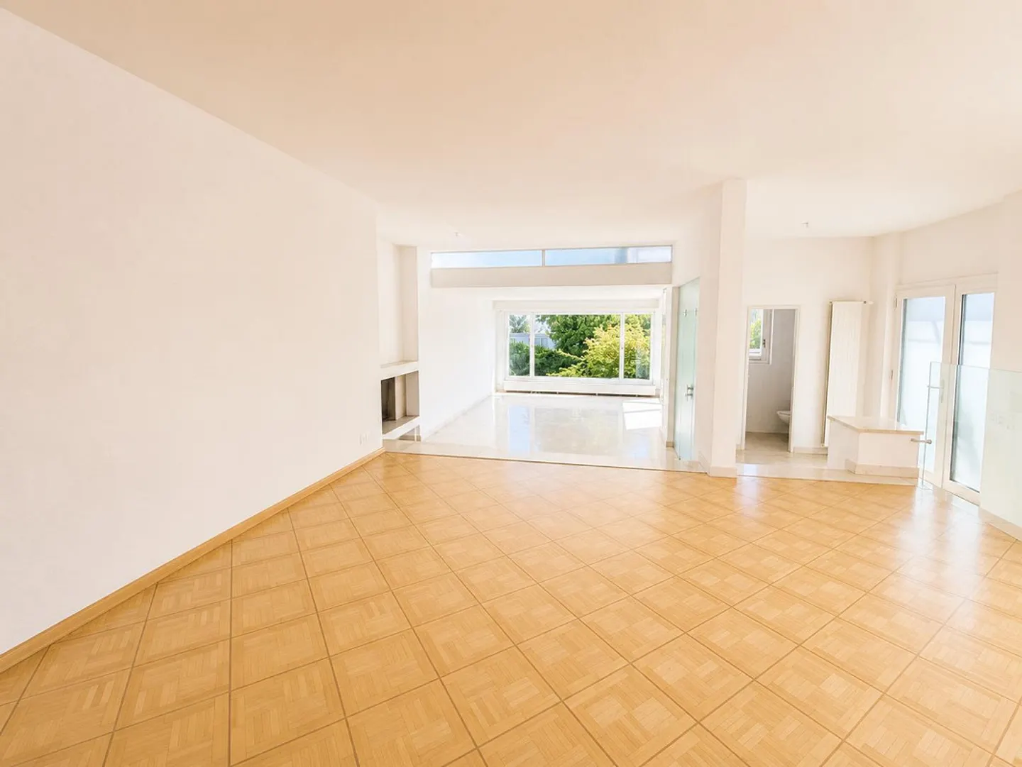 Living like in a single-family home – exclusive 5.5-room apartment with garden - Photo 3 of 15