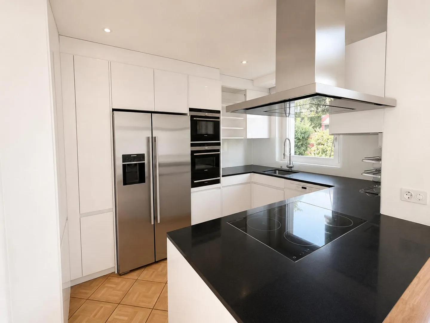 Living like in a single-family home – exclusive 5.5-room apartment with garden - Photo 5 of 15