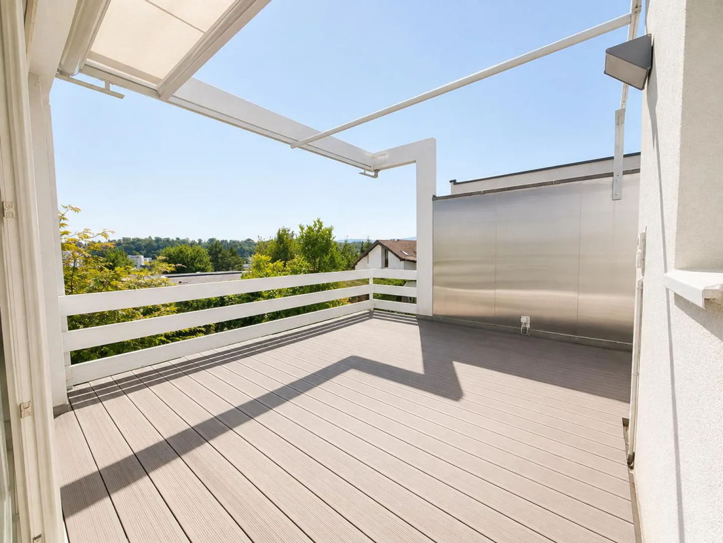 Living like in a single-family home – exclusive 5.5-room apartment with garden - Photo 8 of 15