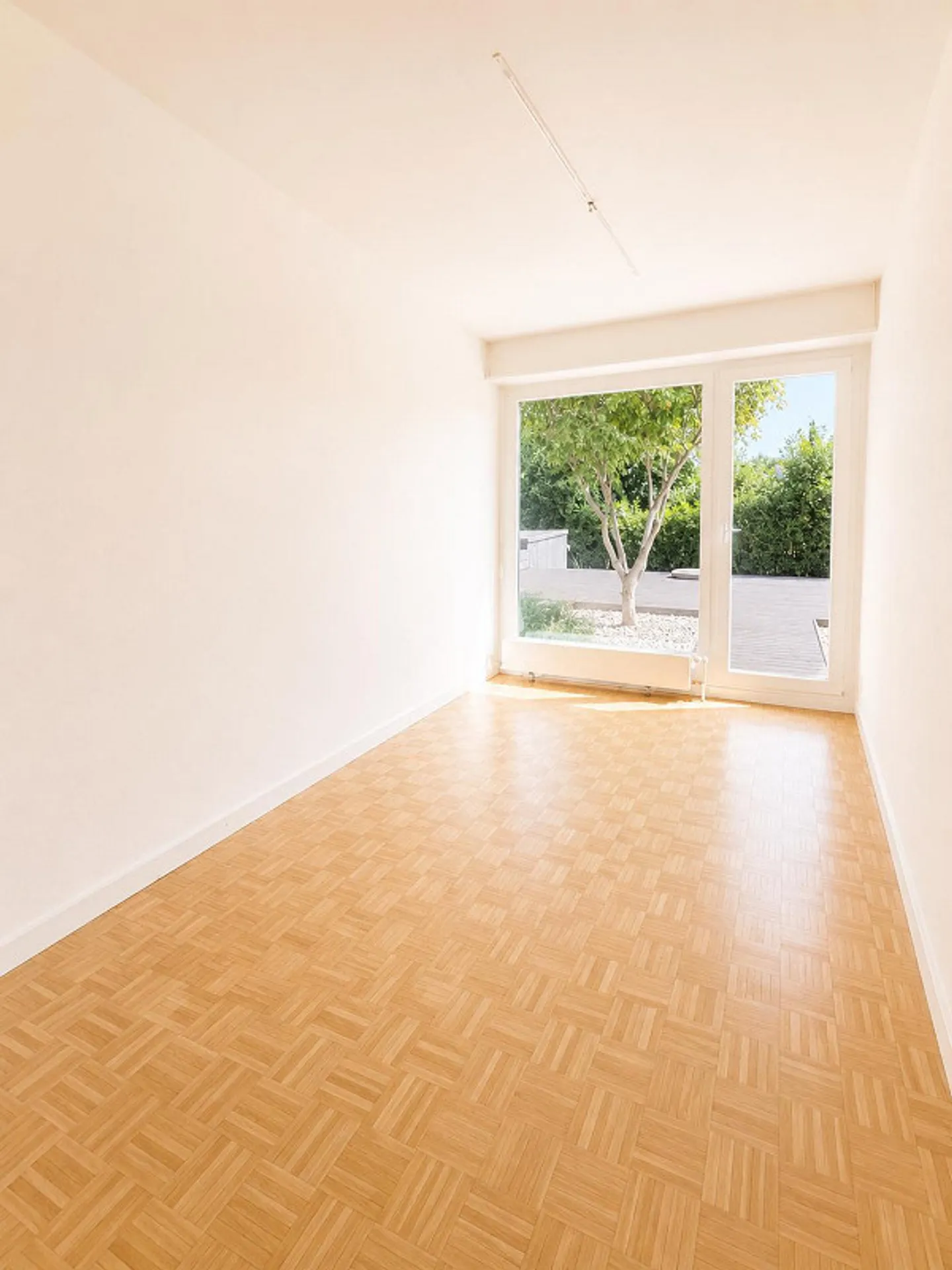 Living like in a single-family home – exclusive 5.5-room apartment with garden - Photo 9 of 15