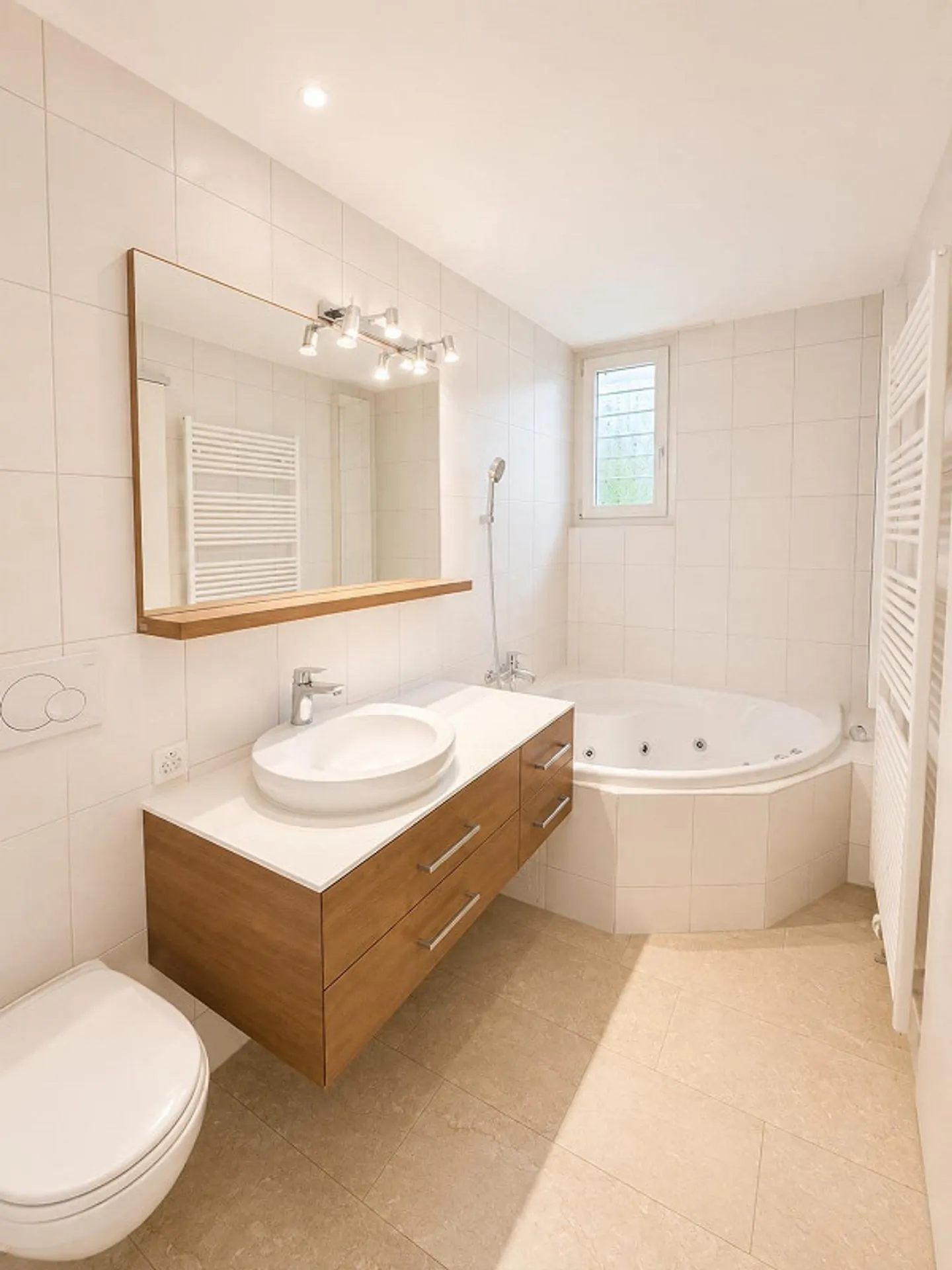 Living like in a single-family home – exclusive 5.5-room apartment with garden - Photo 10 of 15