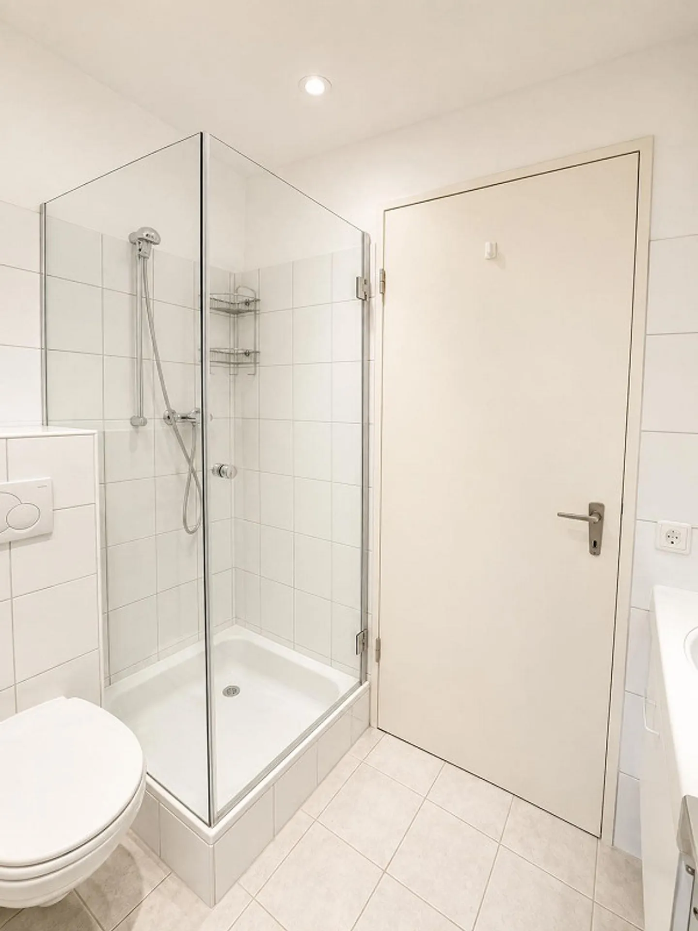 Living like in a single-family home – exclusive 5.5-room apartment with garden - Photo 14 of 15