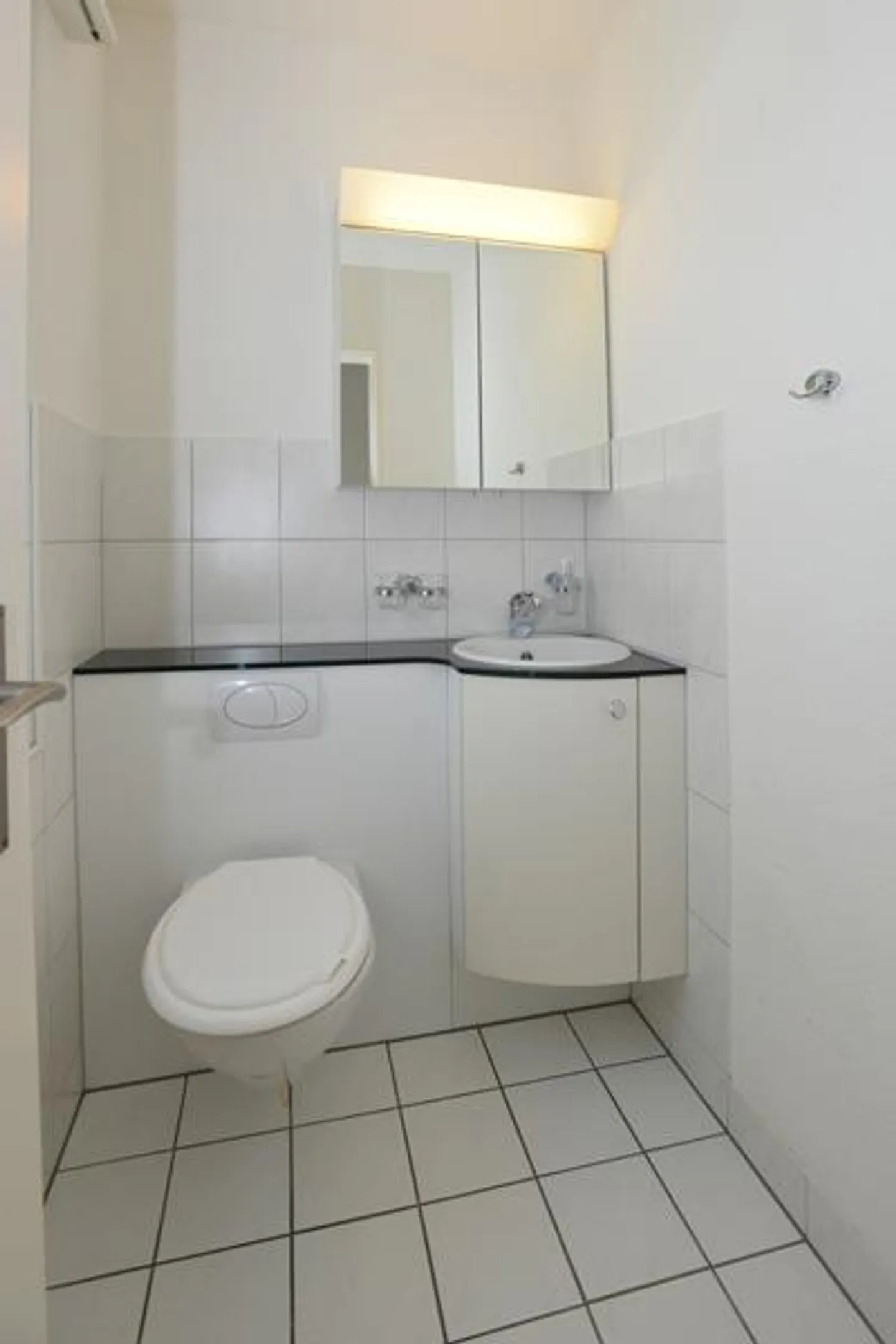 Rent without rental deposit! - Photo 3 of 7