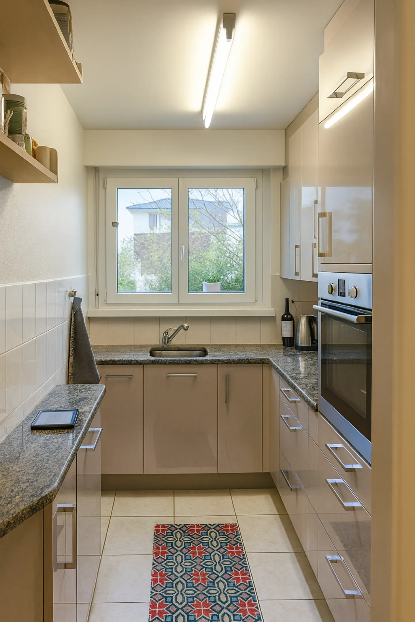 Appartamento 3½ locali con terrazza, giardino, locale hobby, box garage e posto auto - Foto 5 di 9