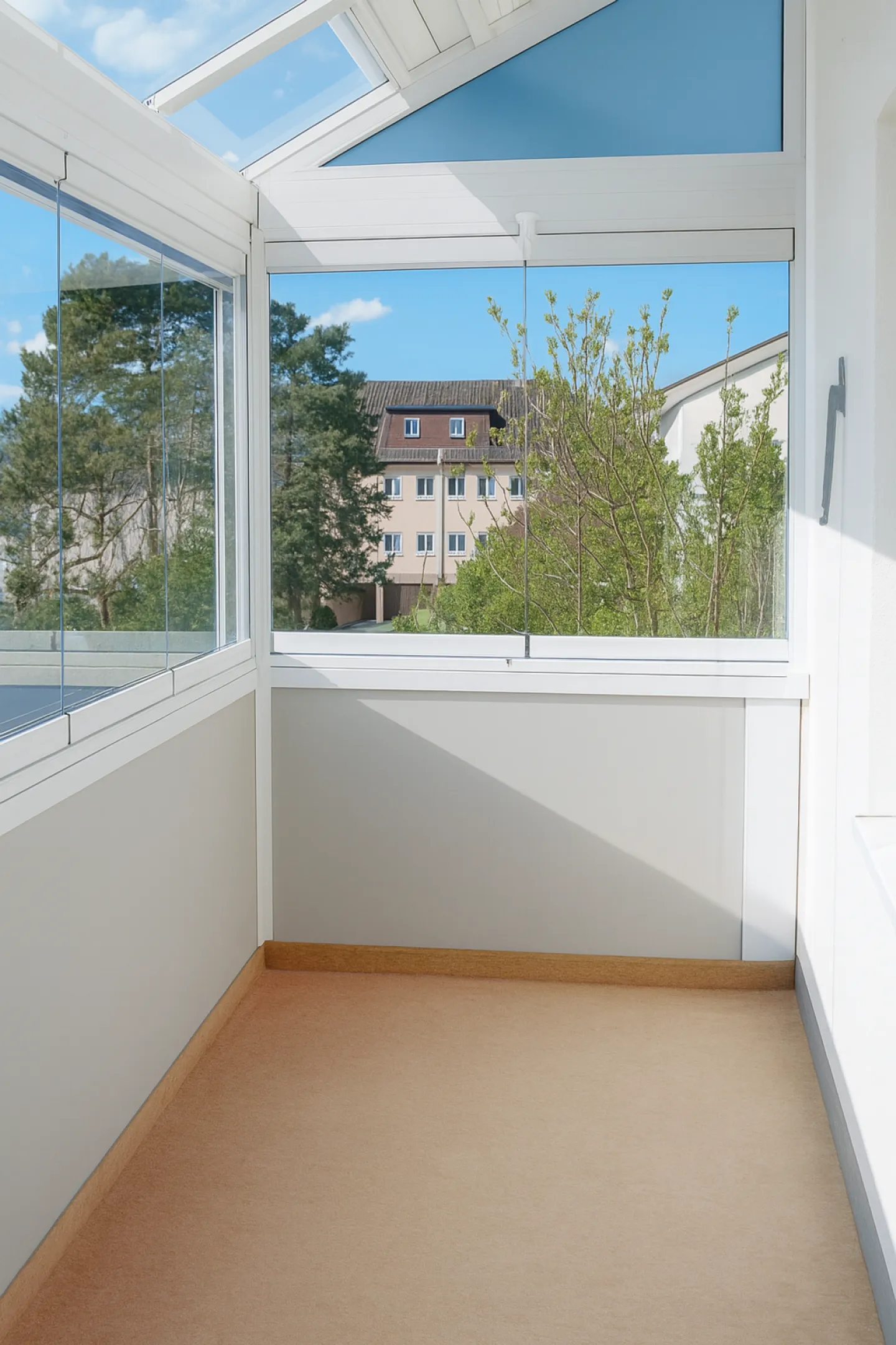 Appartamento 3½ locali con terrazza, giardino, locale hobby, box garage e posto auto - Foto 7 di 9