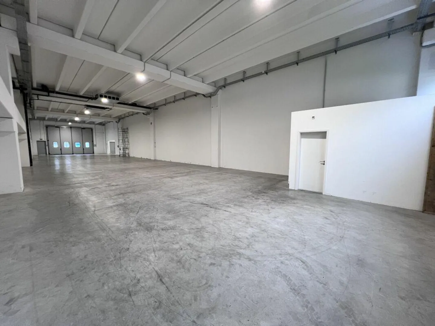 Surfaces industrielles de 600 à 3 700 m² - Photo 6 sur 14