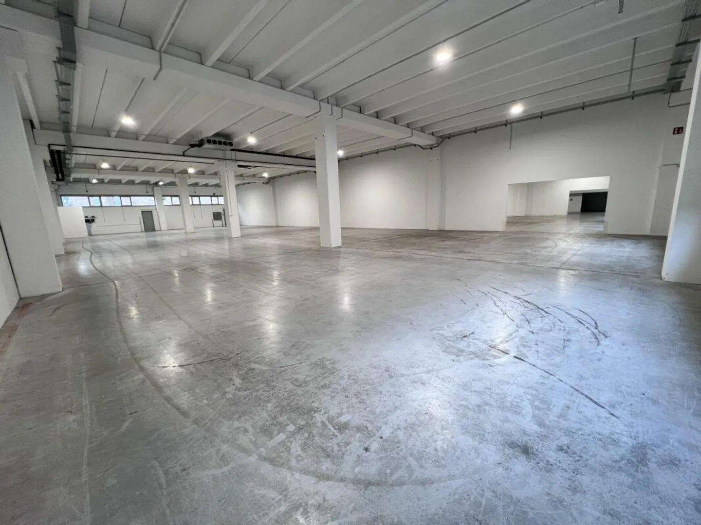 Surfaces industrielles de 600 à 3 700 m² - Photo 10 sur 14