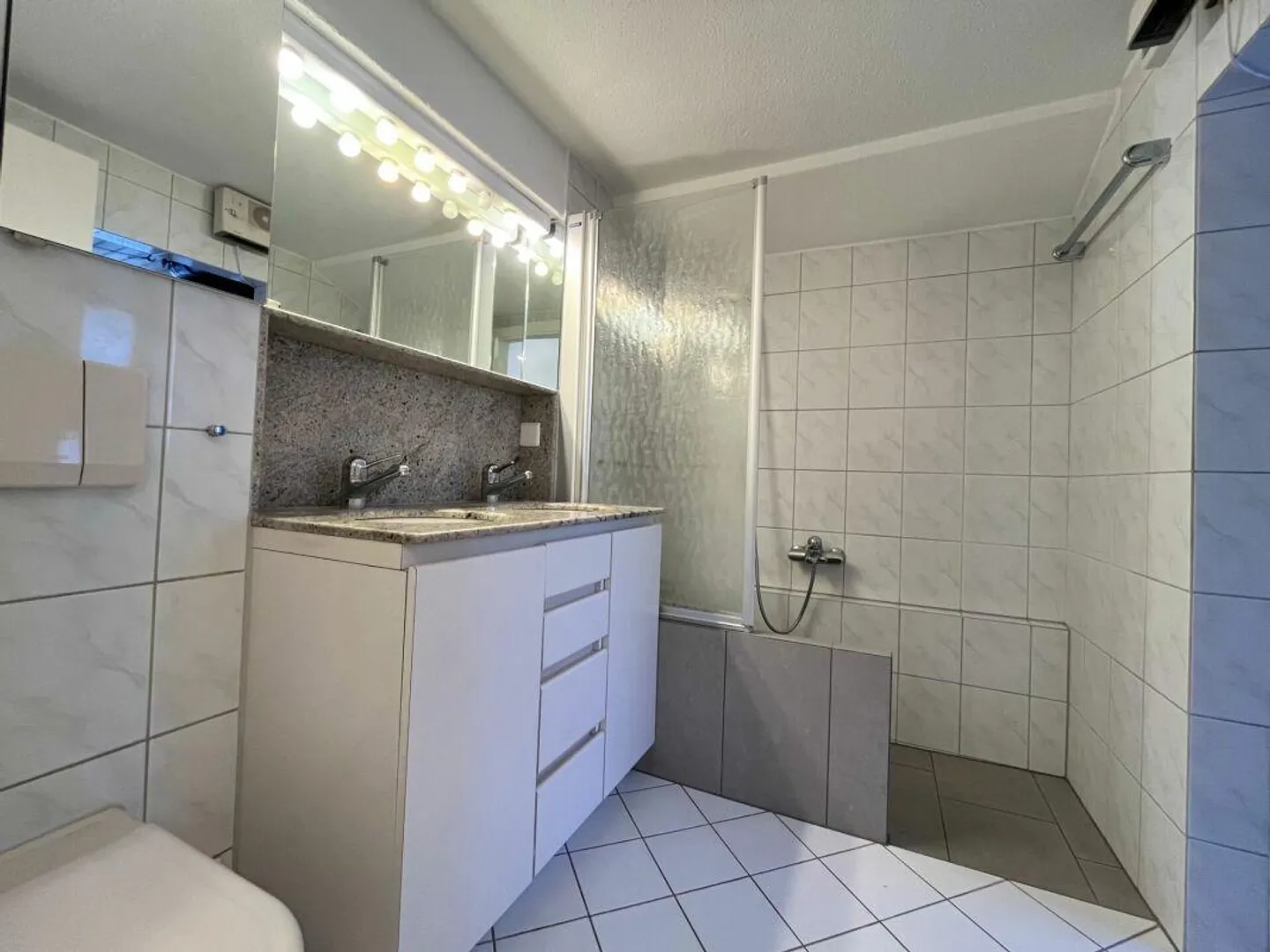 Casa unifamiliare angolare di 4,5 stanze: un gioiello residenziale con fascino, stile e storia! - Foto 8 di 9