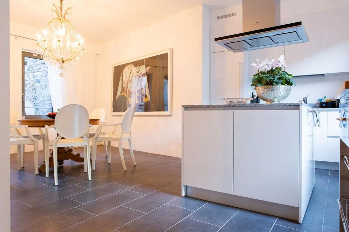 ROVIO: GERÄUMIG 5.5 LOC. SEEBLICK möbliert - Foto 4 von 10