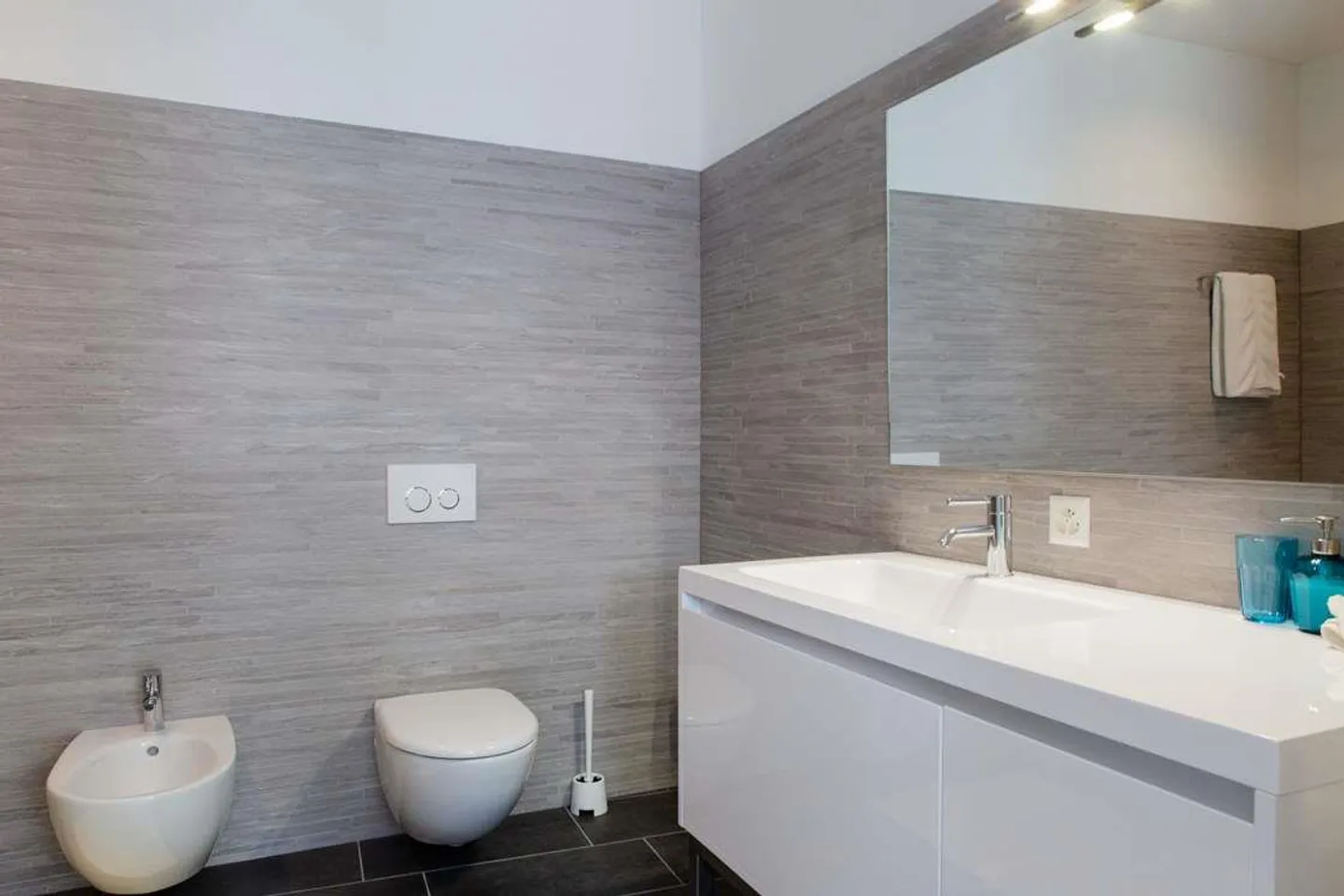 ROVIO: GERÄUMIG 5.5 LOC. SEEBLICK möbliert - Foto 10 von 10