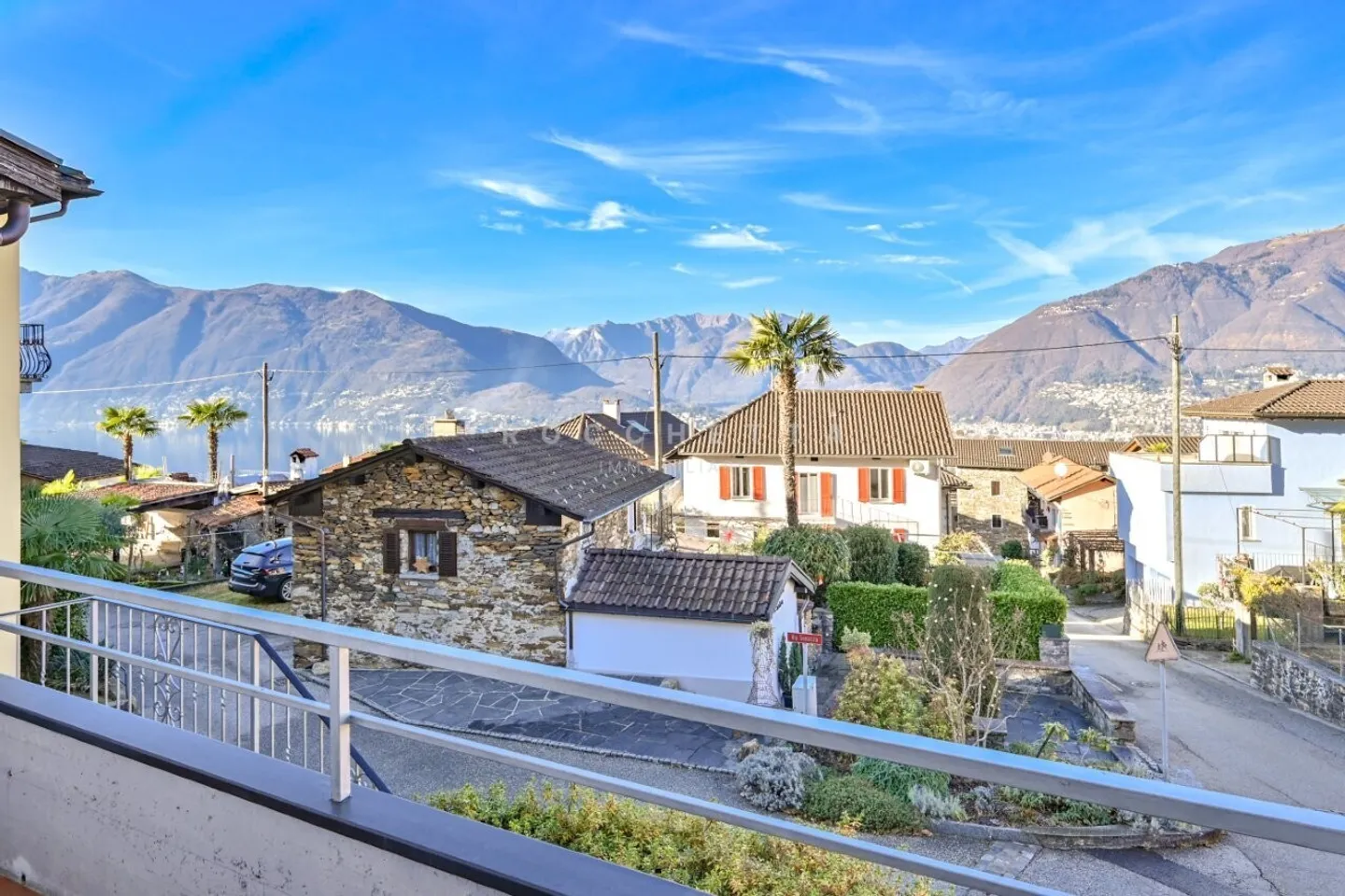 Bella casa con appartamento ospiti e terreno  - Foto 1 di 14