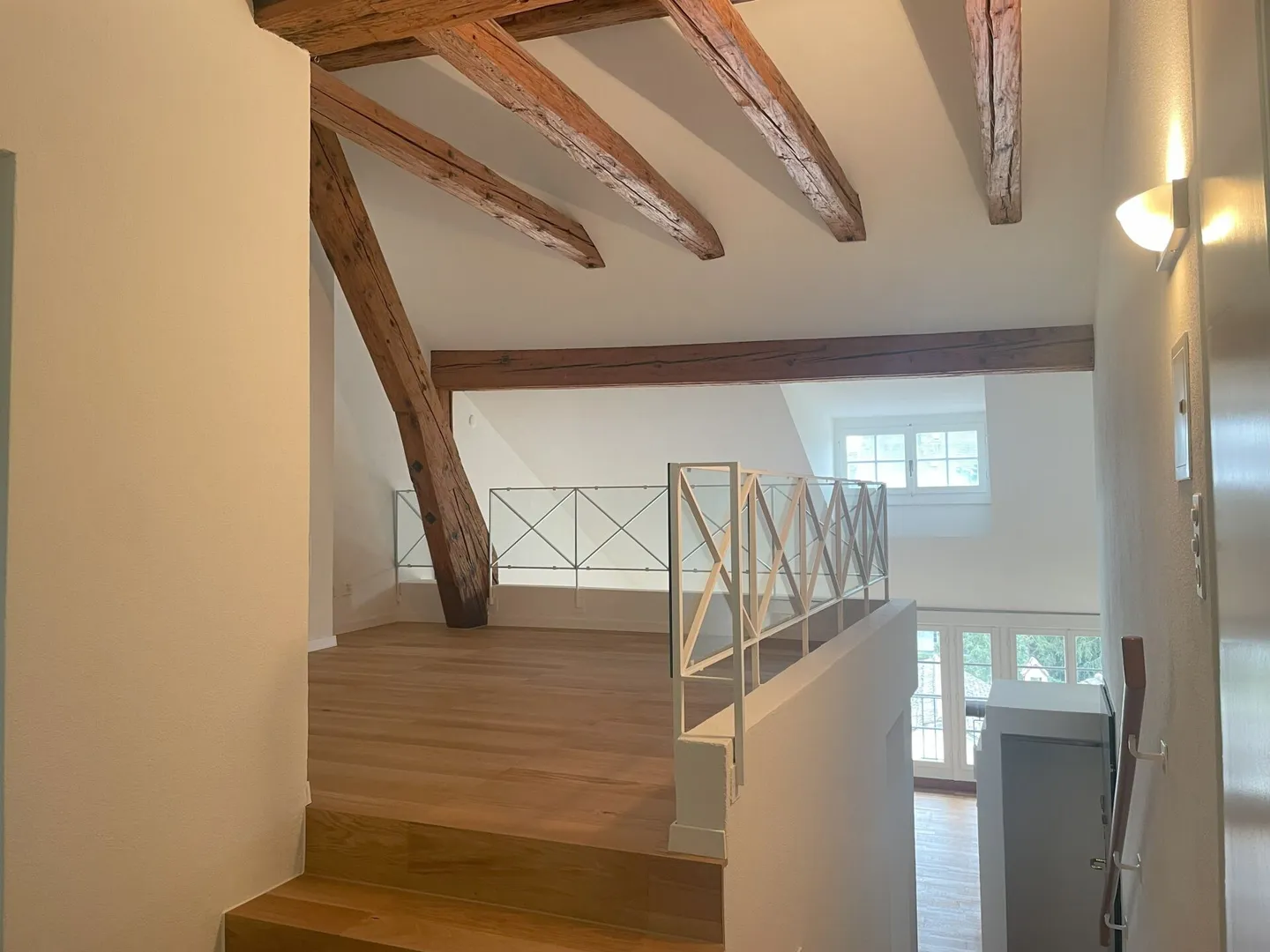 Appartement mansardé exclusif de 2,5 pièces avec galerie au cœur de la vieille ville de Zurich - 2026 - Photo 5 sur 12