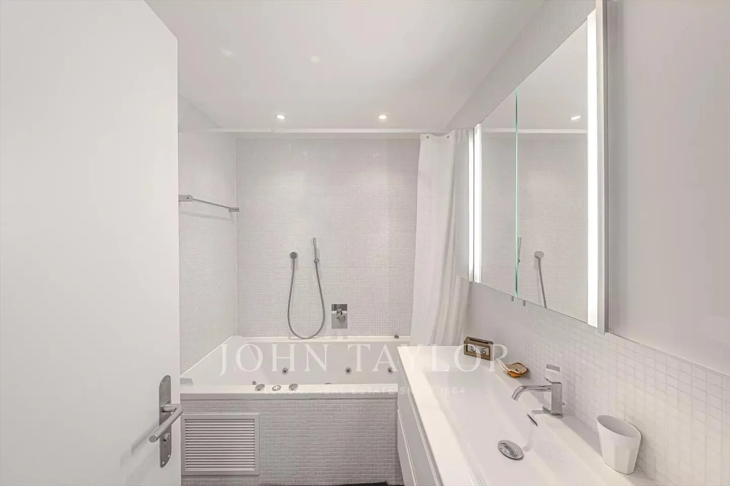 Duplex eccezionale con 6,5 stanze al lago con posti barca - Foto 8 di 11