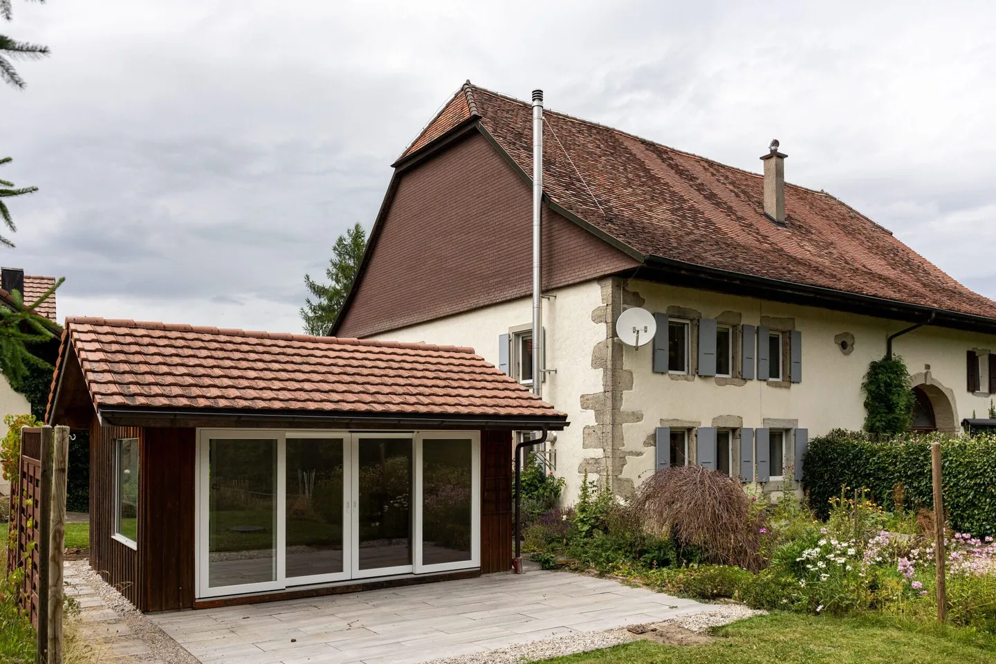 Semi-Detached Villa in Molondin - Photo 2 of 20