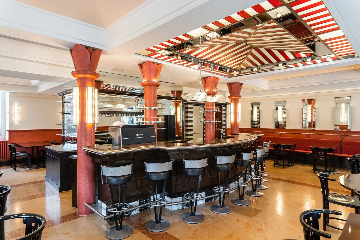 Restaurant for innovative tenant in a sunny and central location - Photo 9 of 28