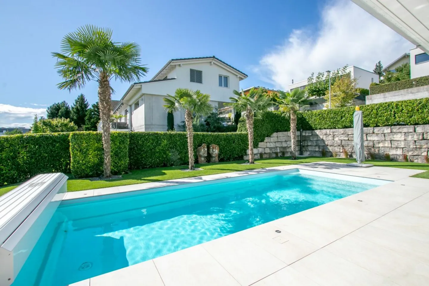 Maison individuelle exclusive de 5,5 pièces avec piscine et vue imprenable - Photo 2 sur 24