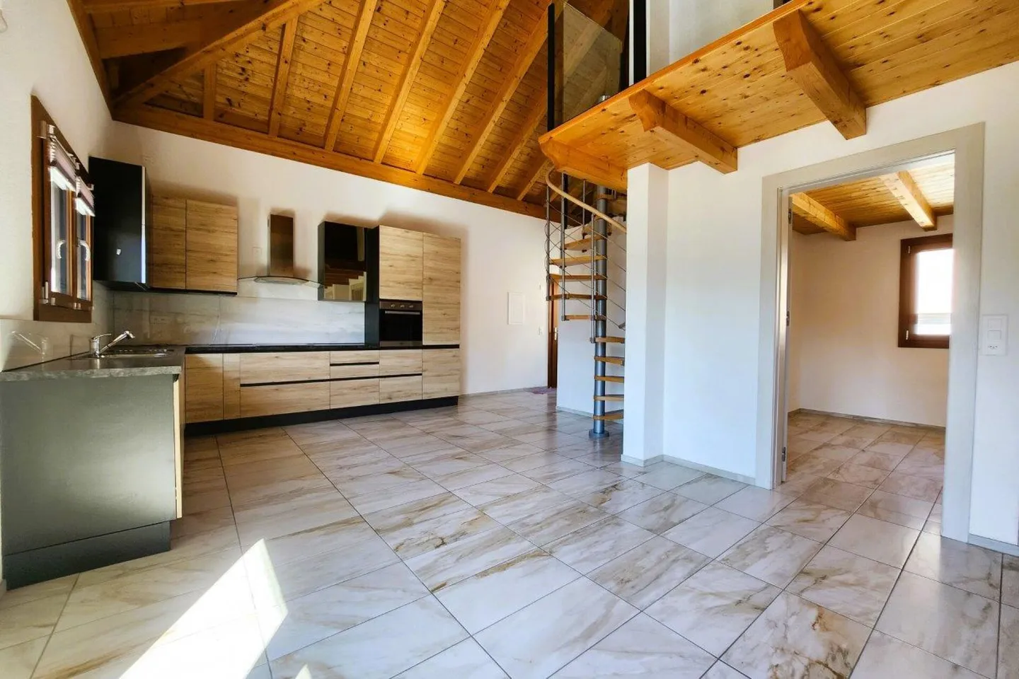 4.5-Zimmer-Wohnung in Zweifamilienhaus - Foto 3 von 13