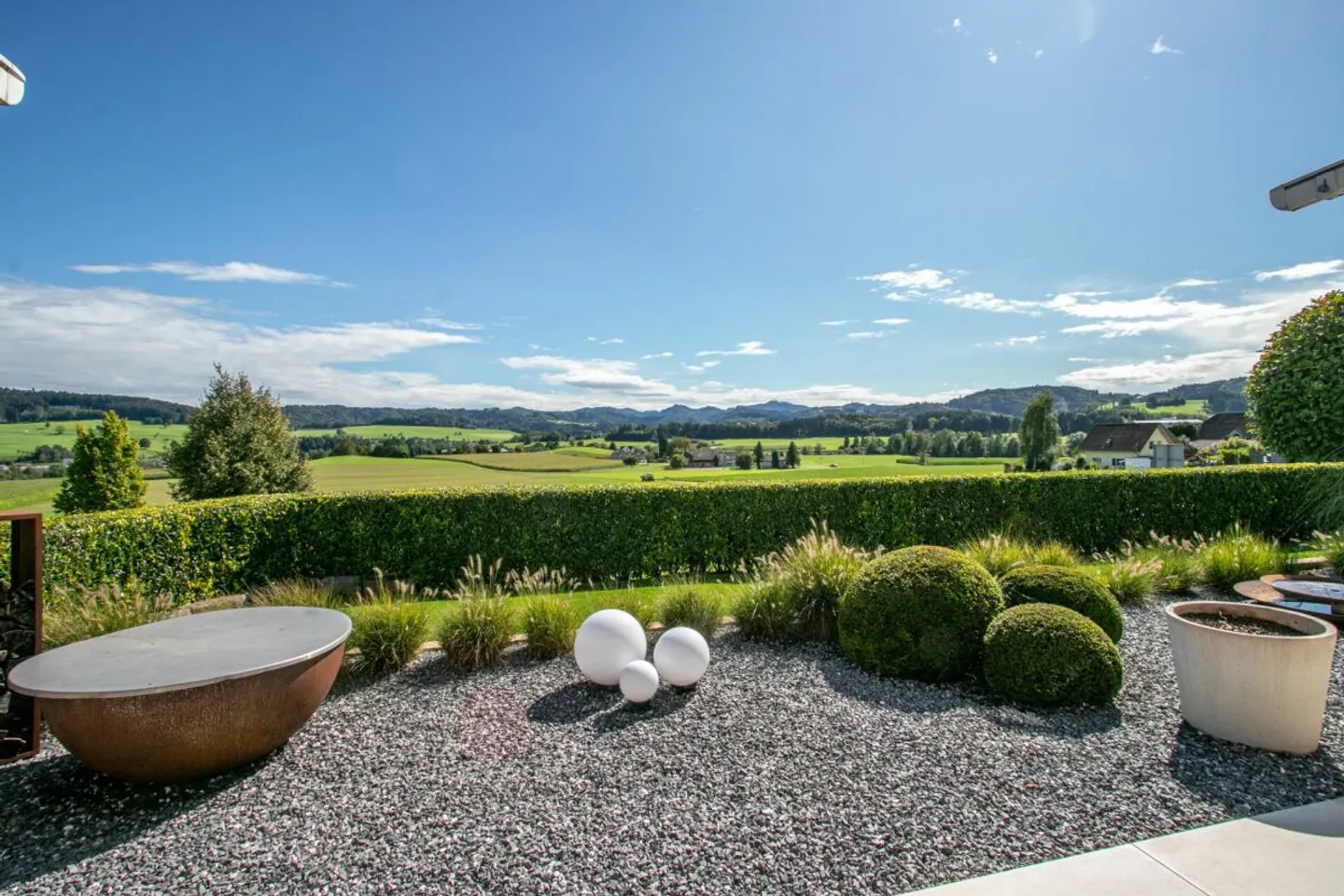 Maison individuelle exclusive de 5,5 pièces avec piscine et vue imprenable - Photo 3 sur 24