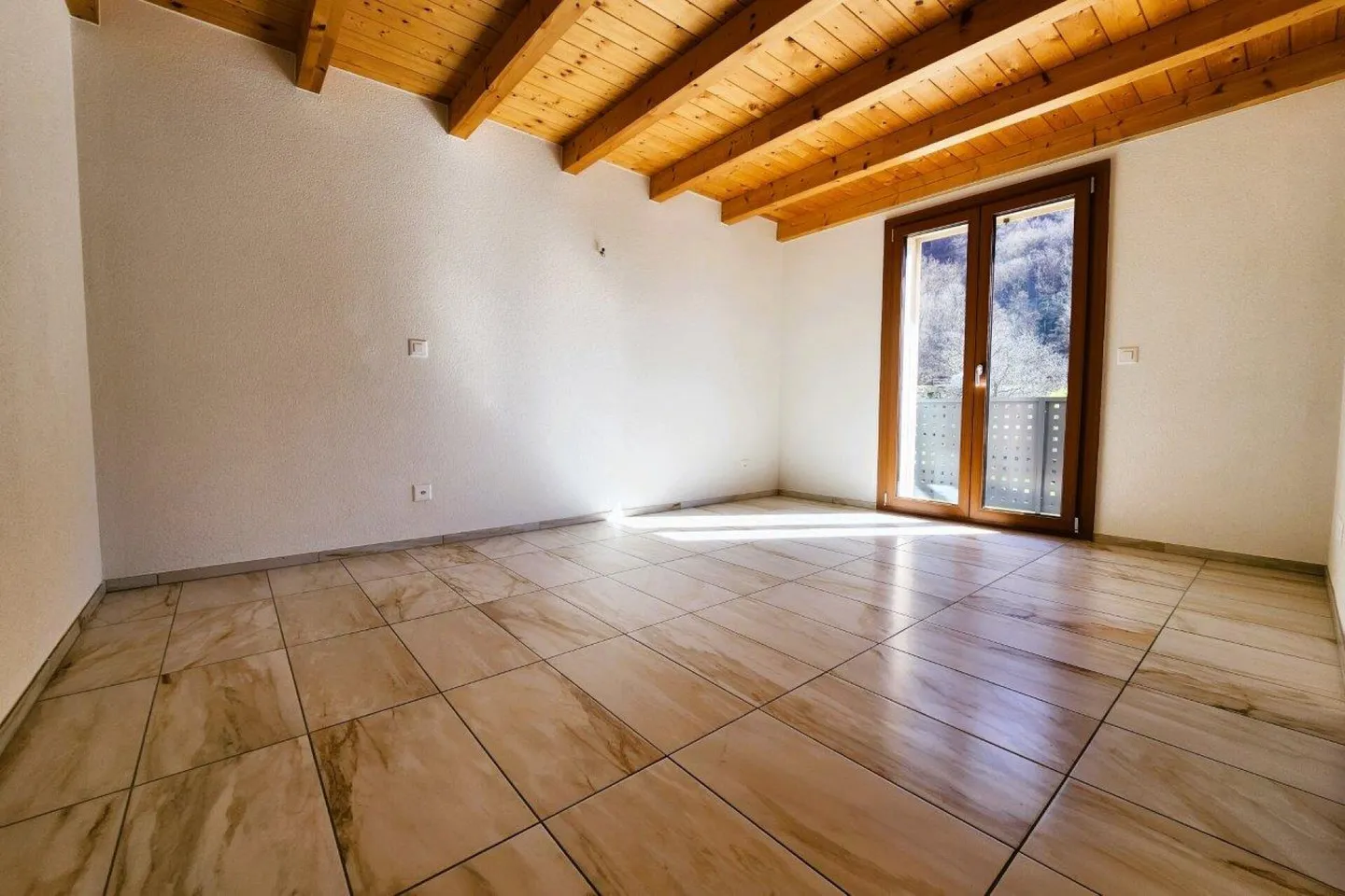 4.5-Zimmer-Wohnung in Zweifamilienhaus - Foto 6 von 13
