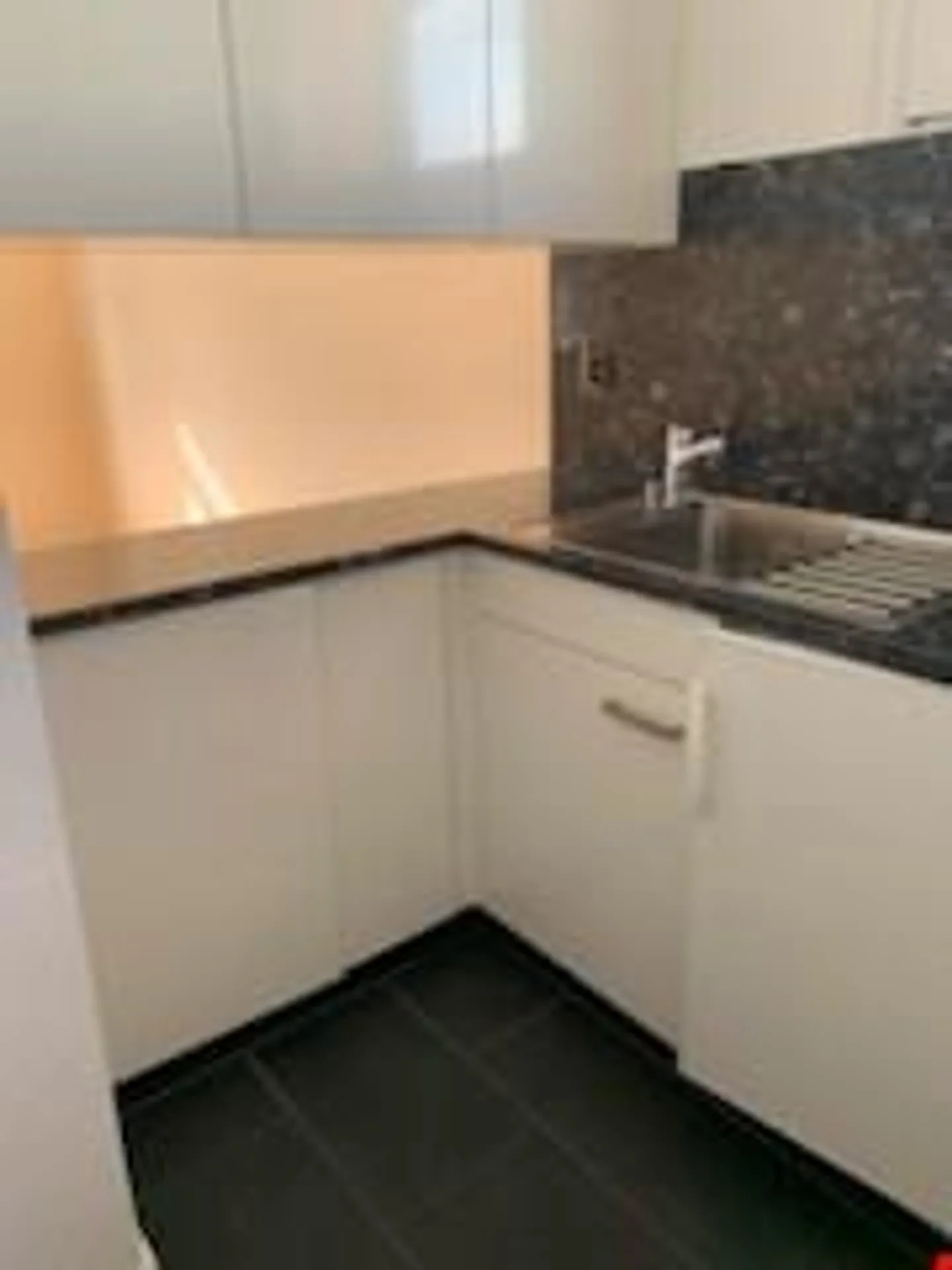 Ottimo appartamento di 1,5 stanze con grande terrazza sul tetto - Foto 3 di 8