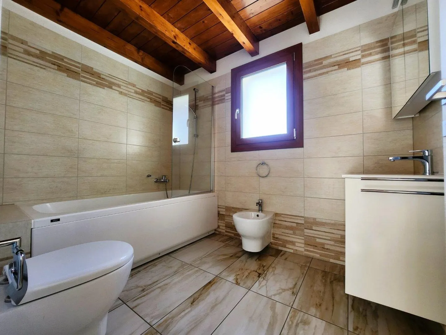 4.5-Zimmer-Wohnung in Zweifamilienhaus - Foto 10 von 13