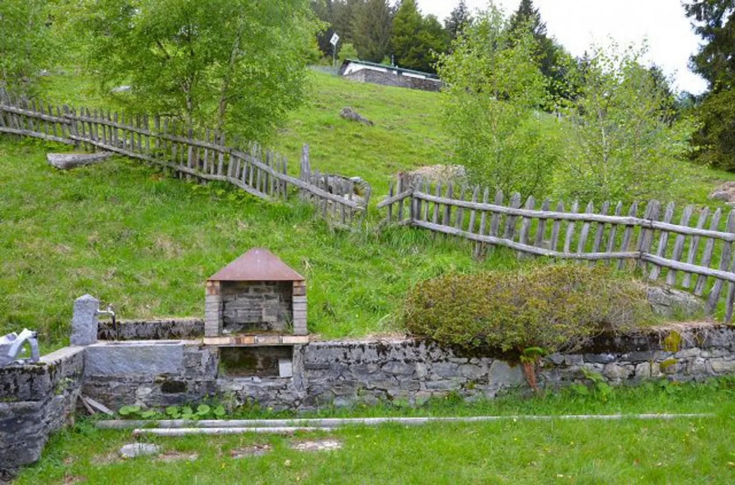 Rustico di 3 loc. immerso nella natura molto soleggiata con bella vista panoramica - Foto 16 di 32