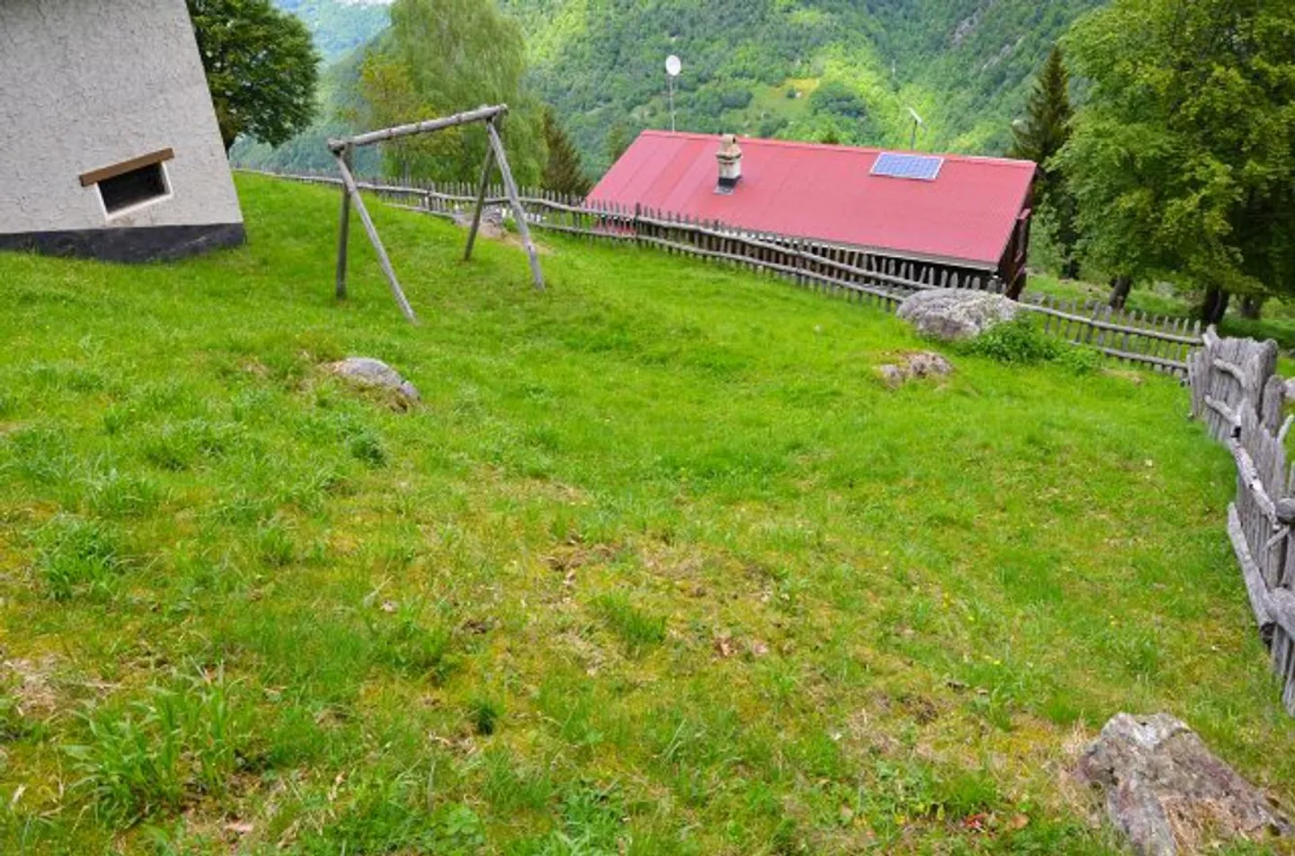 Rustico di 3 loc. immerso nella natura molto soleggiata con bella vista panoramica - Foto 24 di 32