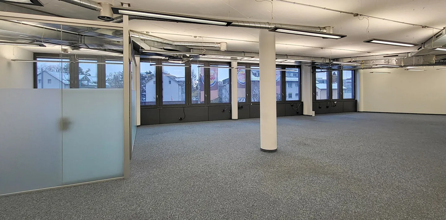 Espace commercial/bureau refroidi et développé avec infrastructure - Photo 2 sur 12