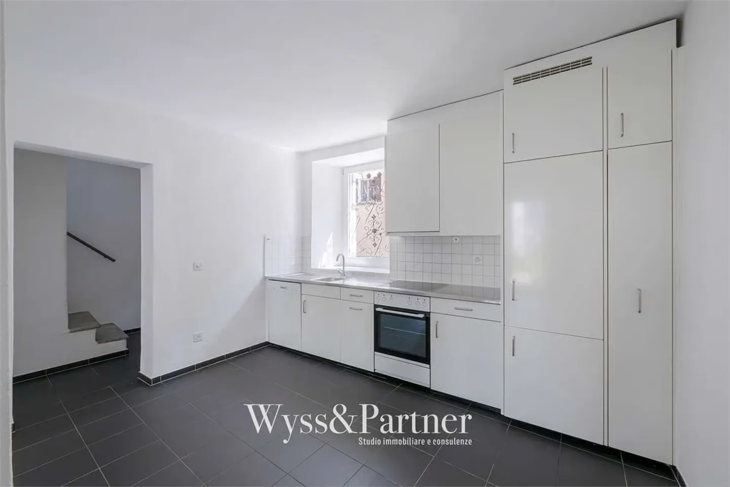 3,5-Zimmer-Haus auf drei Ebenen in Quartino - Foto 2 von 13