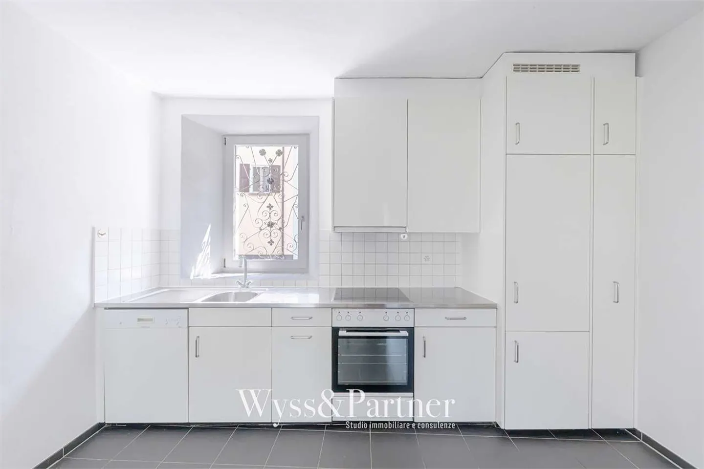 3,5-Zimmer-Haus auf drei Ebenen in Quartino - Foto 3 von 13