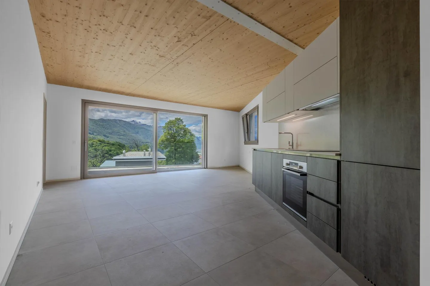 NOUVEL APPARTEMENT MODERNE DE 2,5 PIÈCES AVEC TERRASSE À PIANEZZO - Photo 3 sur 9