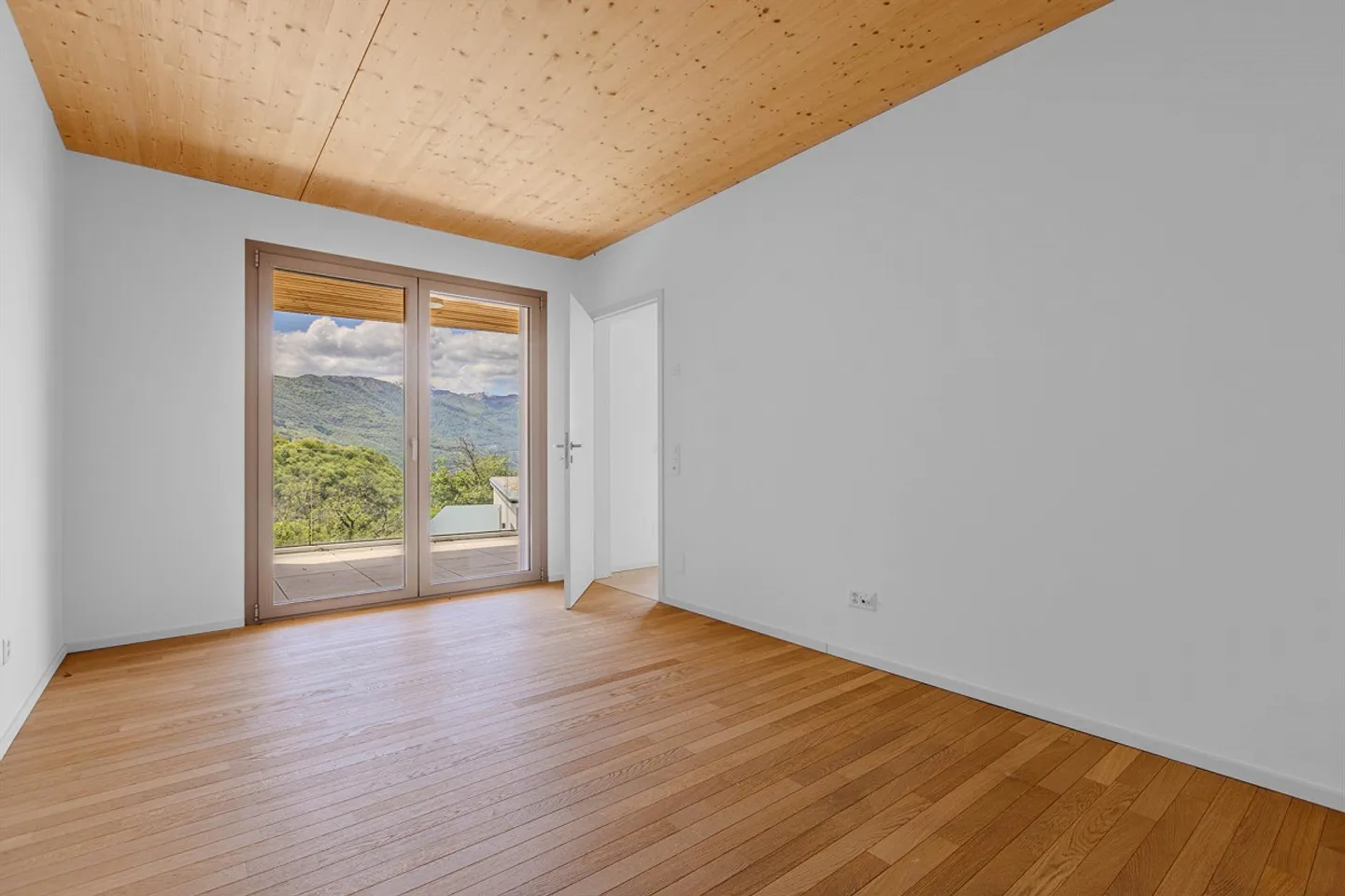 NOUVEL APPARTEMENT MODERNE DE 2,5 PIÈCES AVEC TERRASSE À PIANEZZO - Photo 5 sur 9