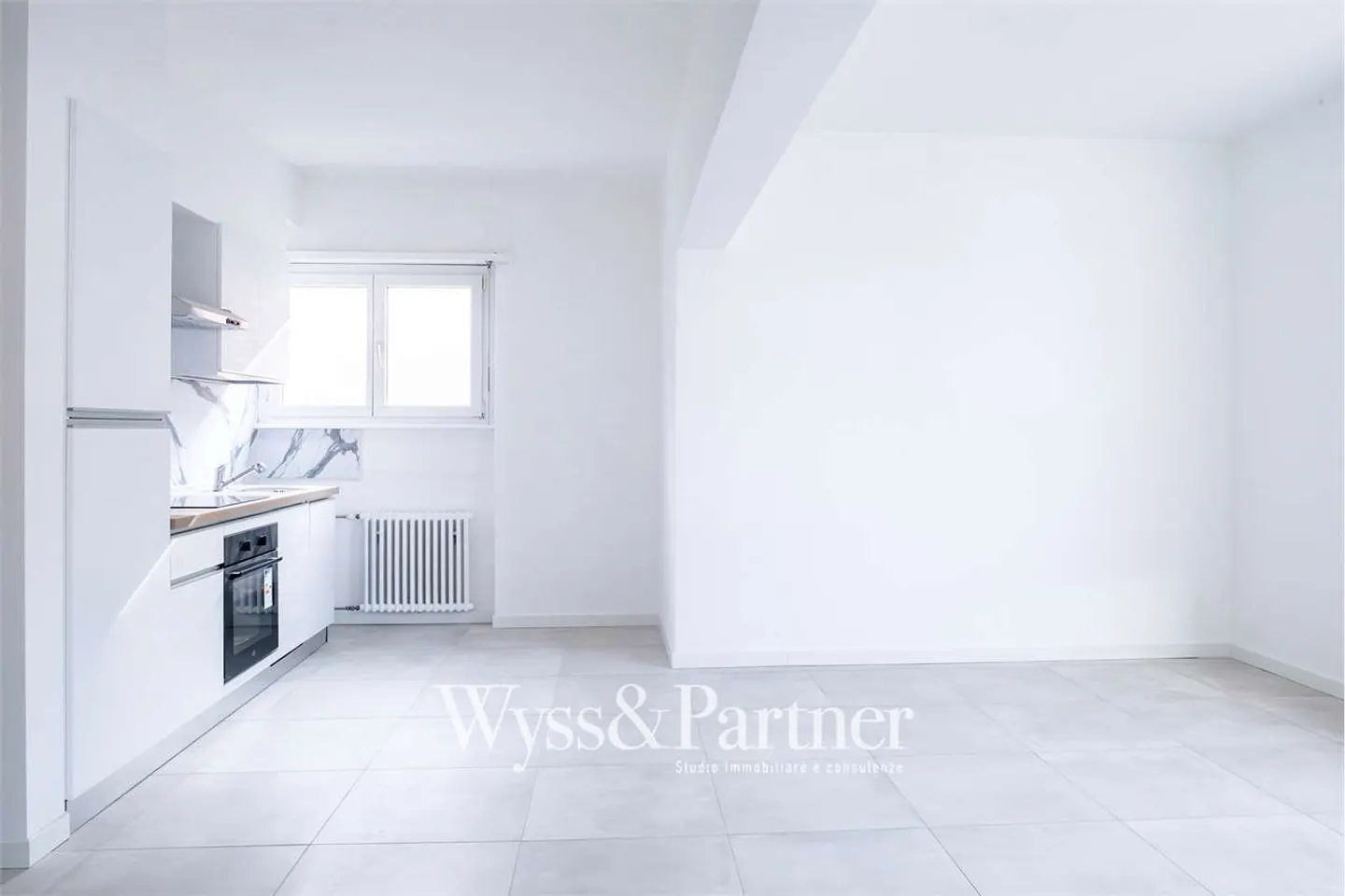 Completely renovated 3.5-room apartment in a quiet area - Photo 1 of 9