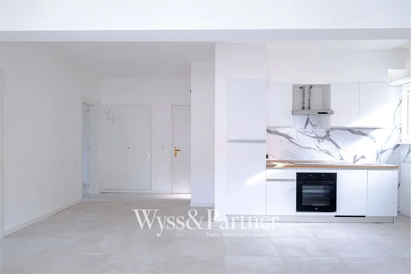 Completely renovated 3.5-room apartment in a quiet area - Photo 3 of 9