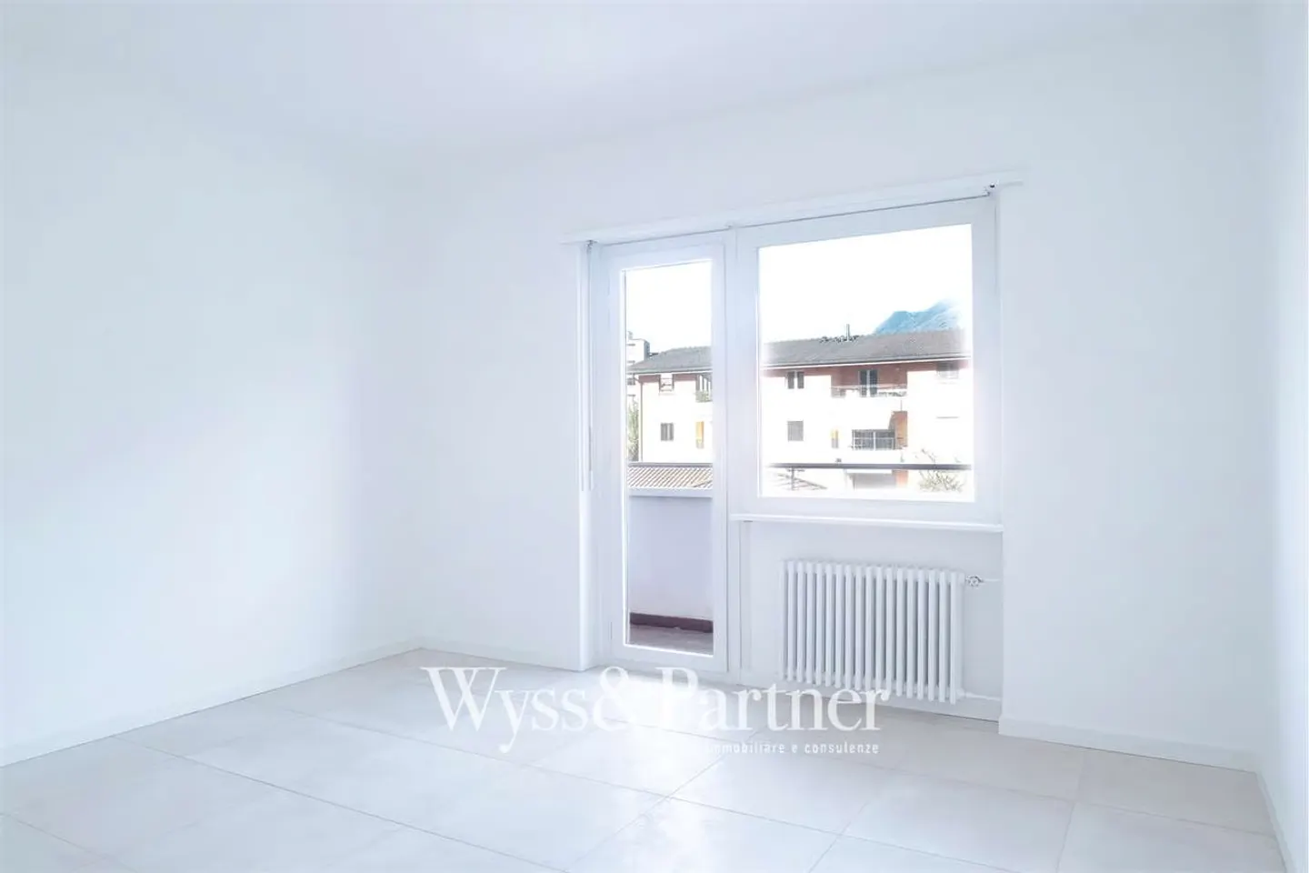 Completely renovated 3.5-room apartment in a quiet area - Photo 4 of 9