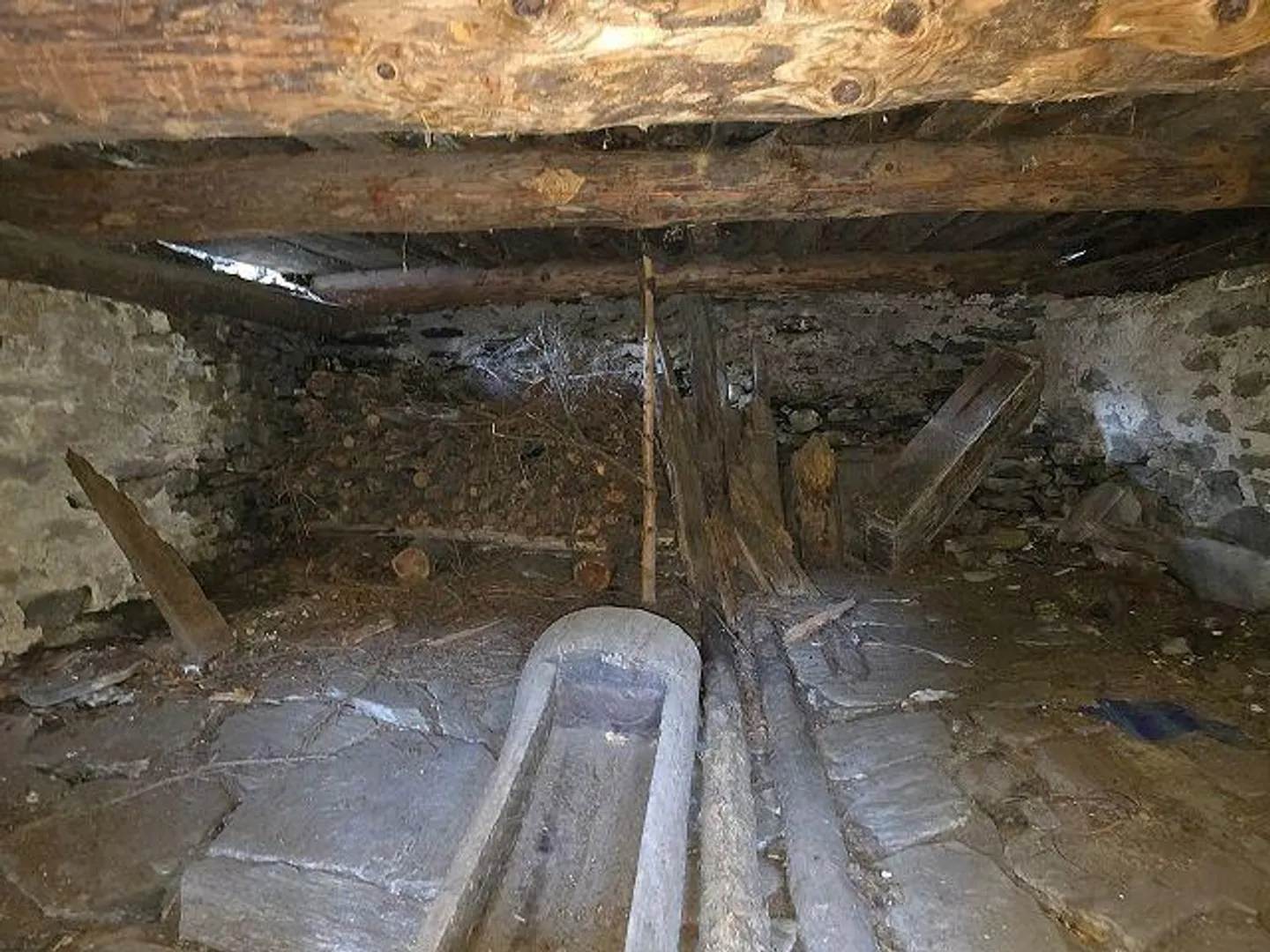 3 Rustici da Ristrutturare in una Posizione Molto Soleggiata e Tranquilla con Vista - Foto 11 di 31