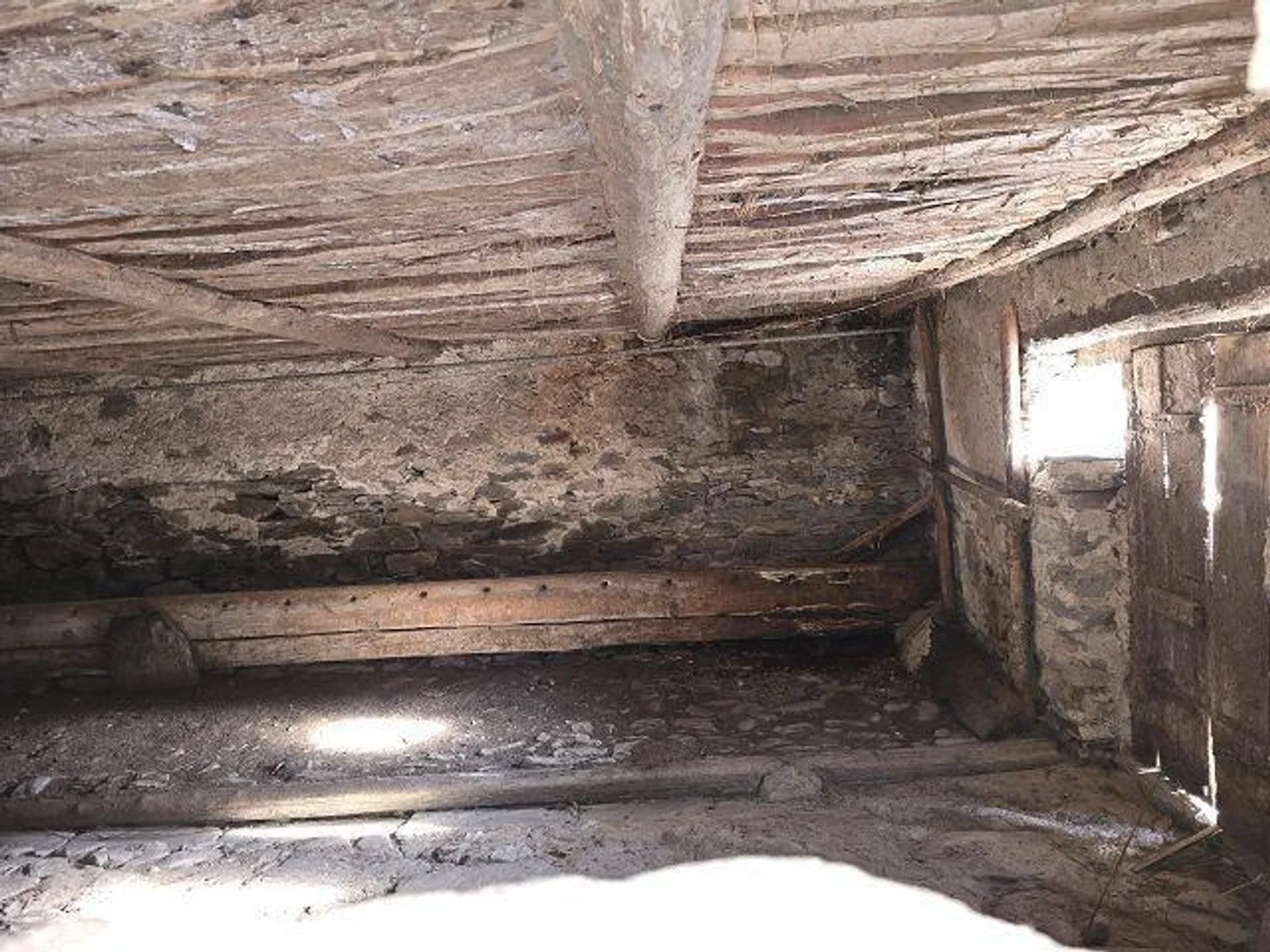 3 Rustici da Ristrutturare in una Posizione Molto Soleggiata e Tranquilla con Vista - Foto 14 di 31