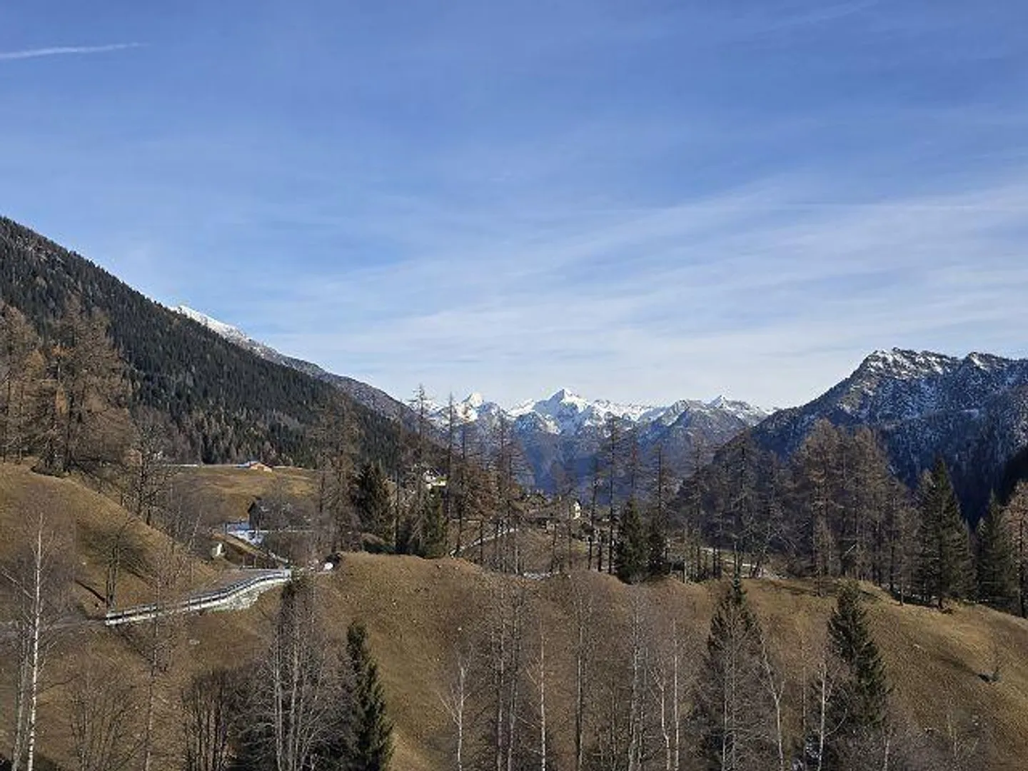 3 Rustici da Ristrutturare in una Posizione Molto Soleggiata e Tranquilla con Vista - Foto 24 di 31