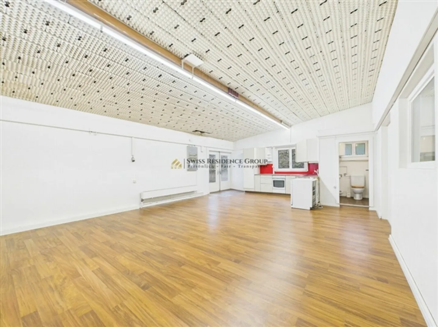 Casa unifamiliare diversificata con opportunità commerciale e ascensore per auto - Foto 11 di 12