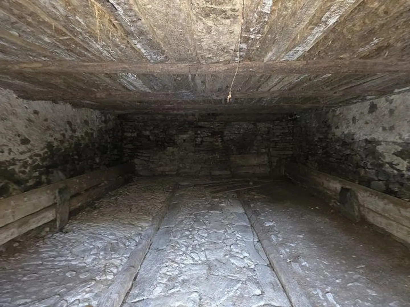 3 Rustici da Ristrutturare in una Posizione Molto Soleggiata e Tranquilla con Vista - Foto 16 di 31