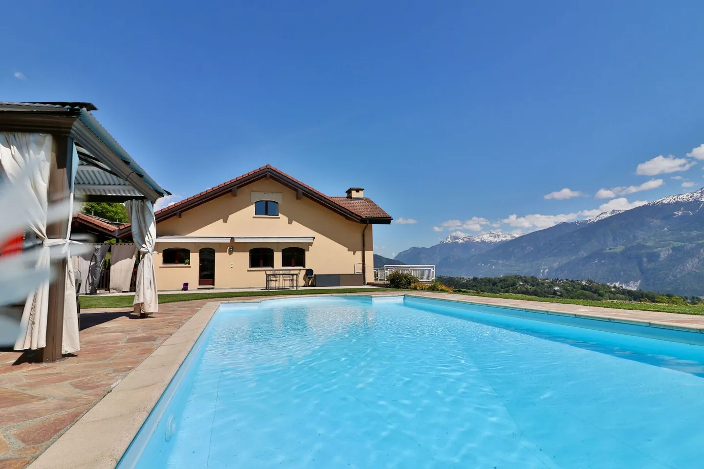 Villa avec piscine et vue panoramique - Photo 6 sur 13