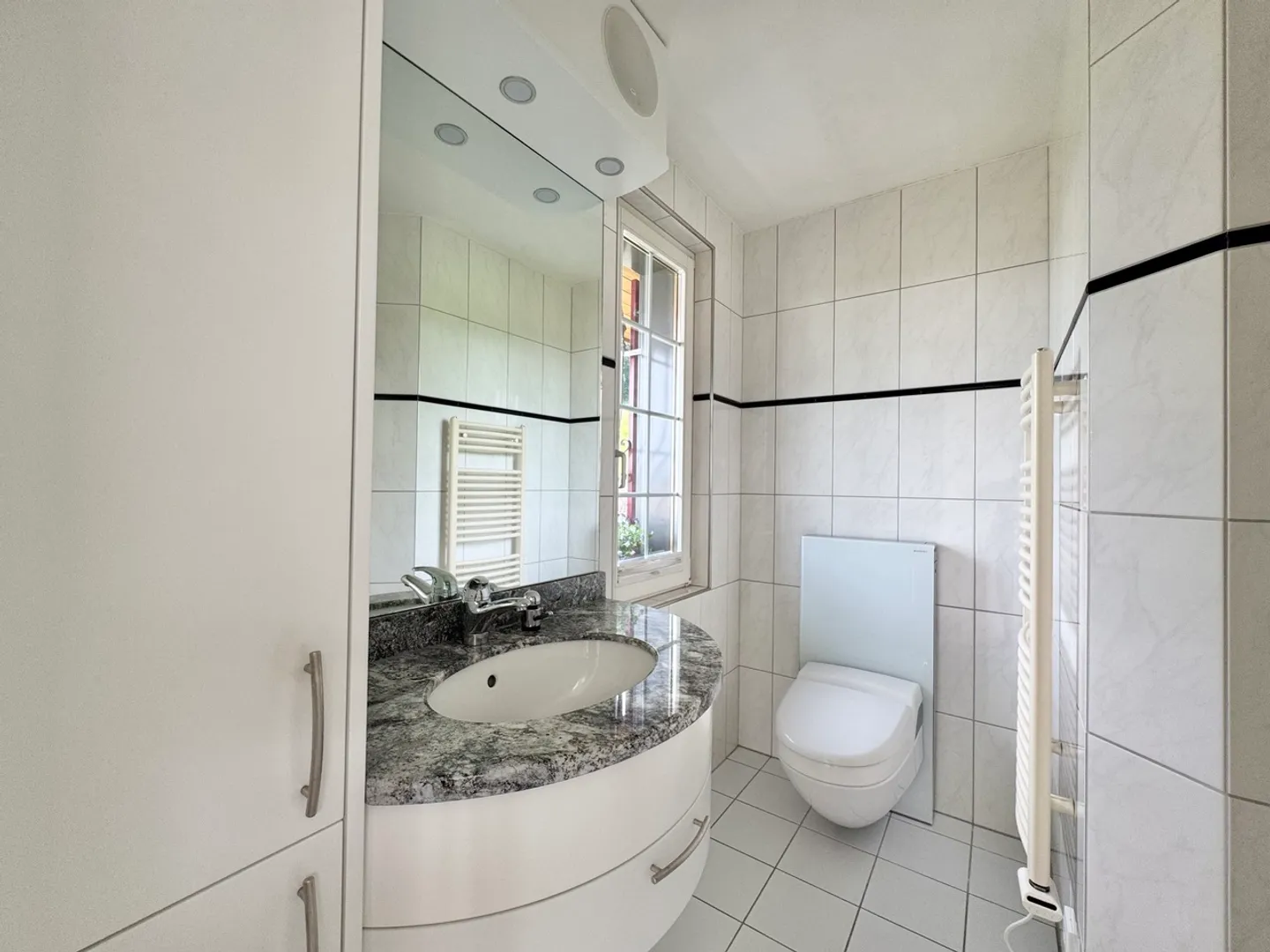 Light-Filled Terrace House in Preferred Location - Photo 8 of 9