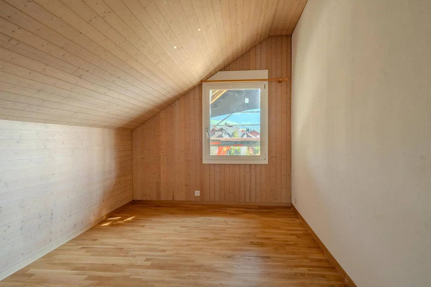 Modernisierte 5.5-Zimmerdachwohnung in Sarnen - Foto 3 von 11